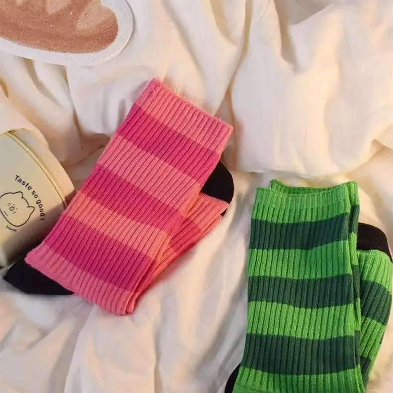 Jingwen High Quality Cotton colorful Contrast Striped Cotton Interesting Women Socks