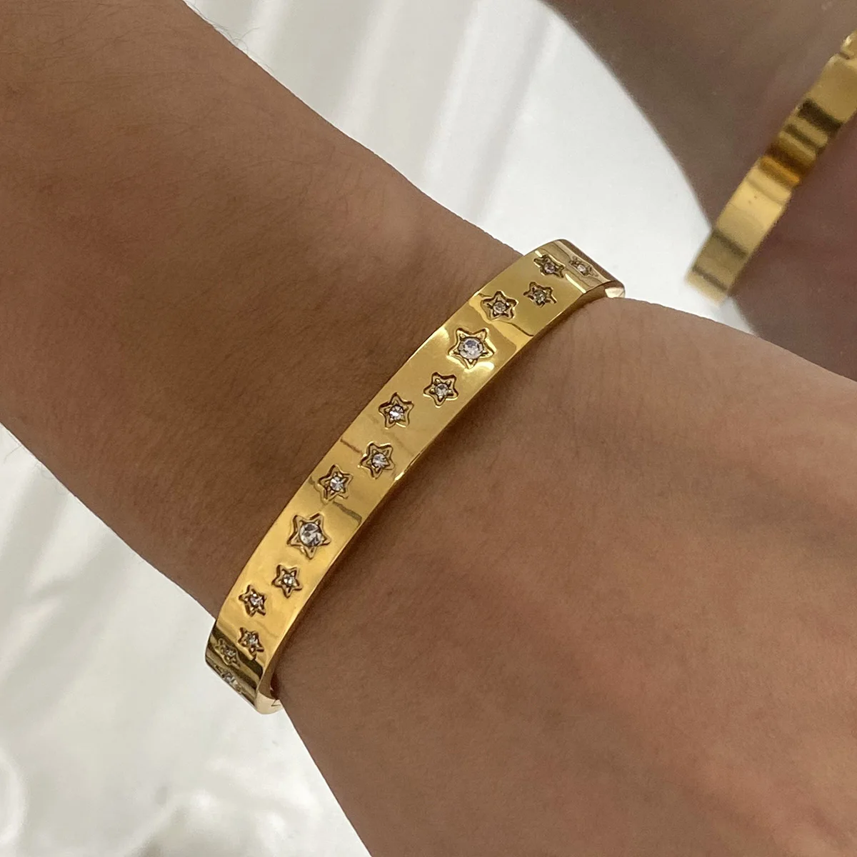 J&D 18k Gold Stainless Steel Round Star Rhinestone Bracelet 8mm Statement Jewelry