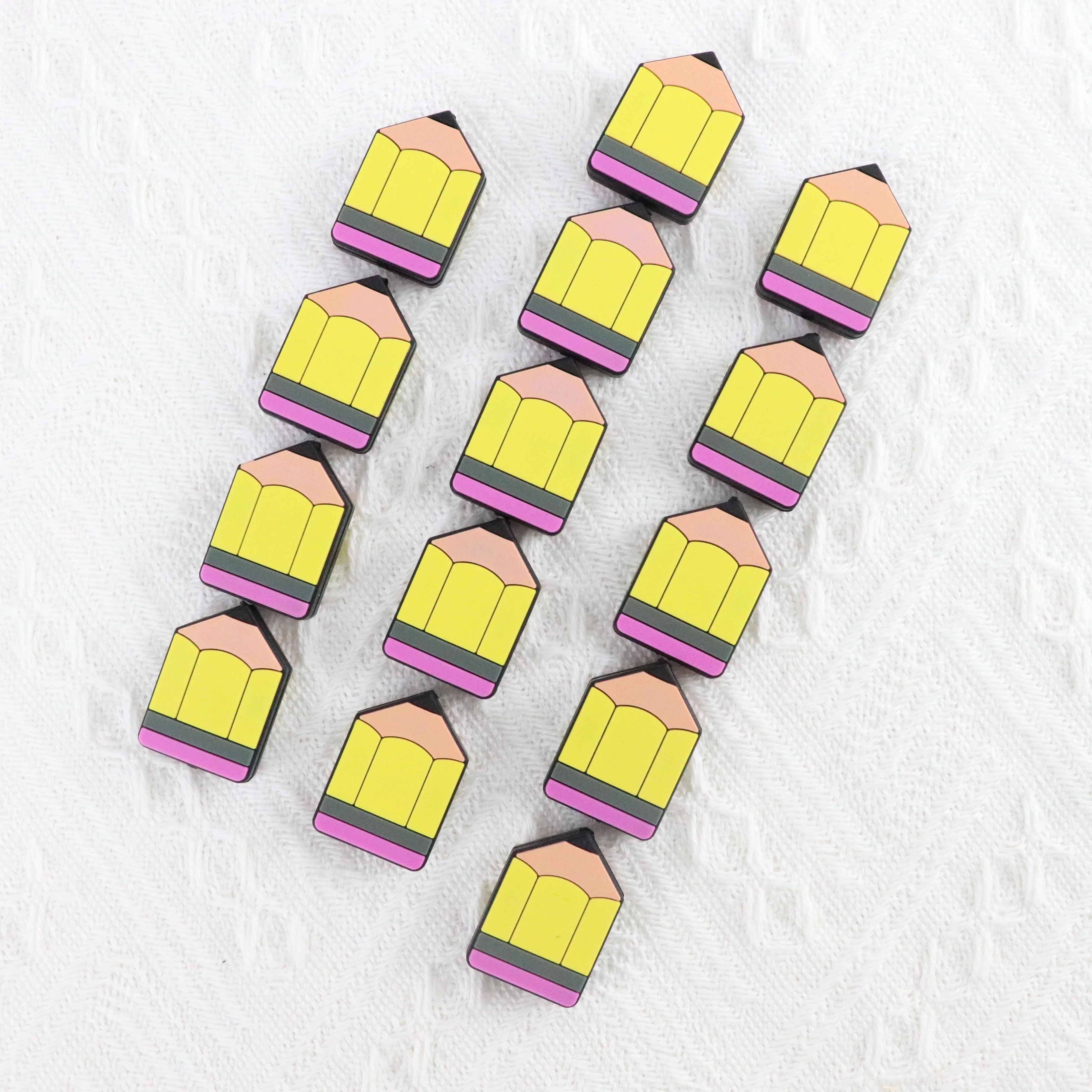 Силиконовый браслет из бисера