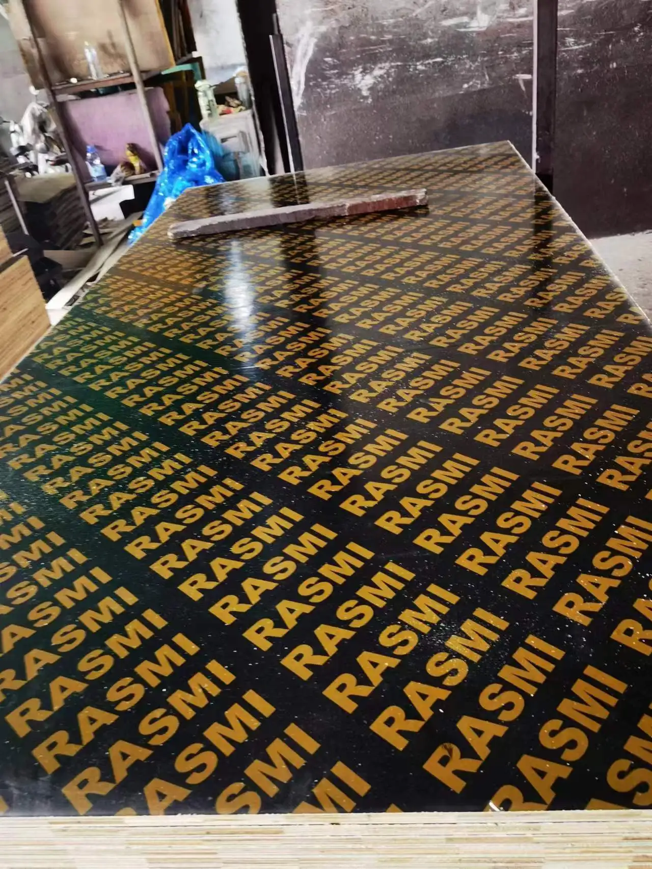 Factory direct sale 4x8 different types laminated of film faced plywood for building