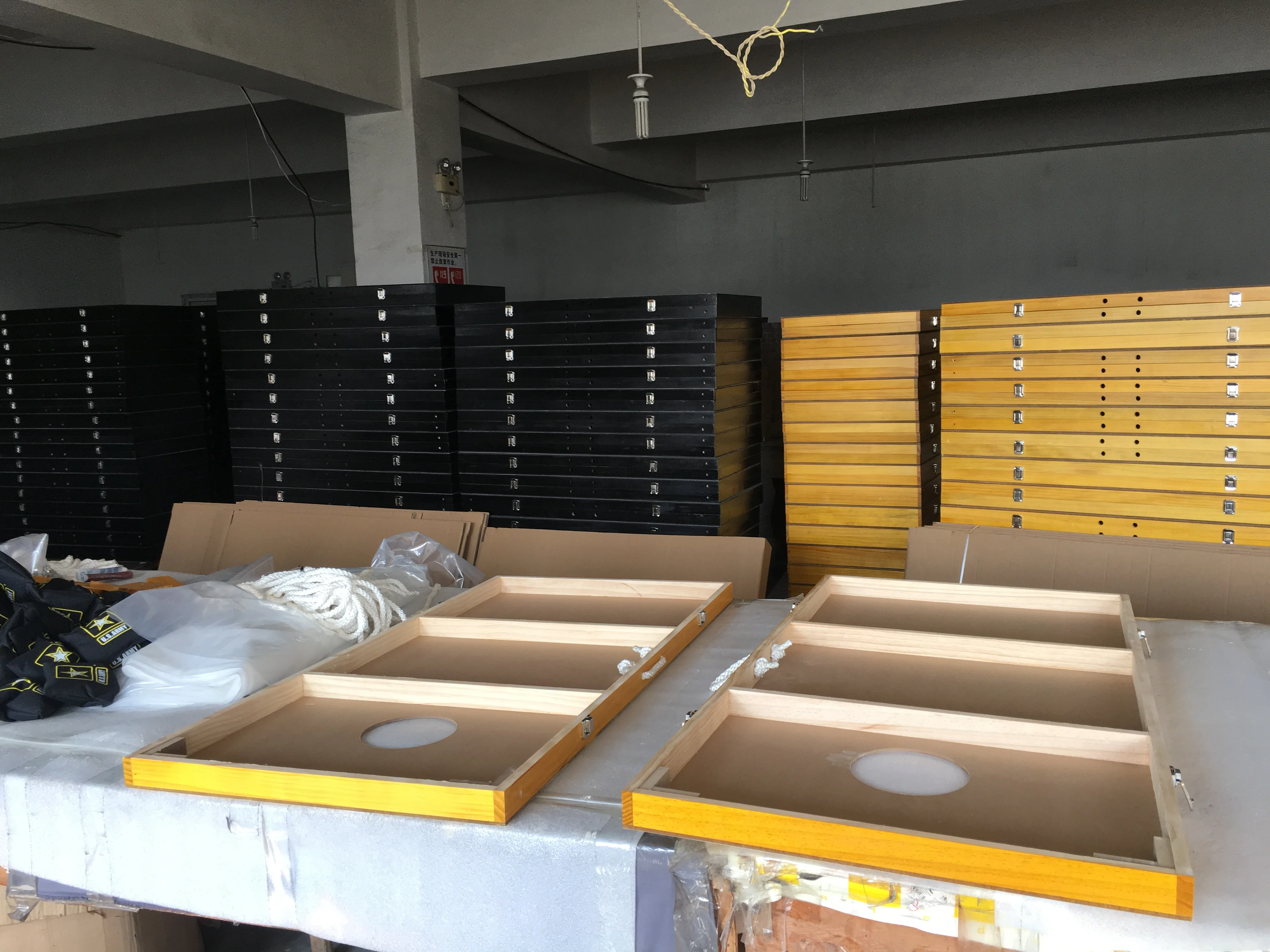 Outdoor wood bean bang toss Cornhole Board Set with 8 Corn Filled Bags and Carry Case