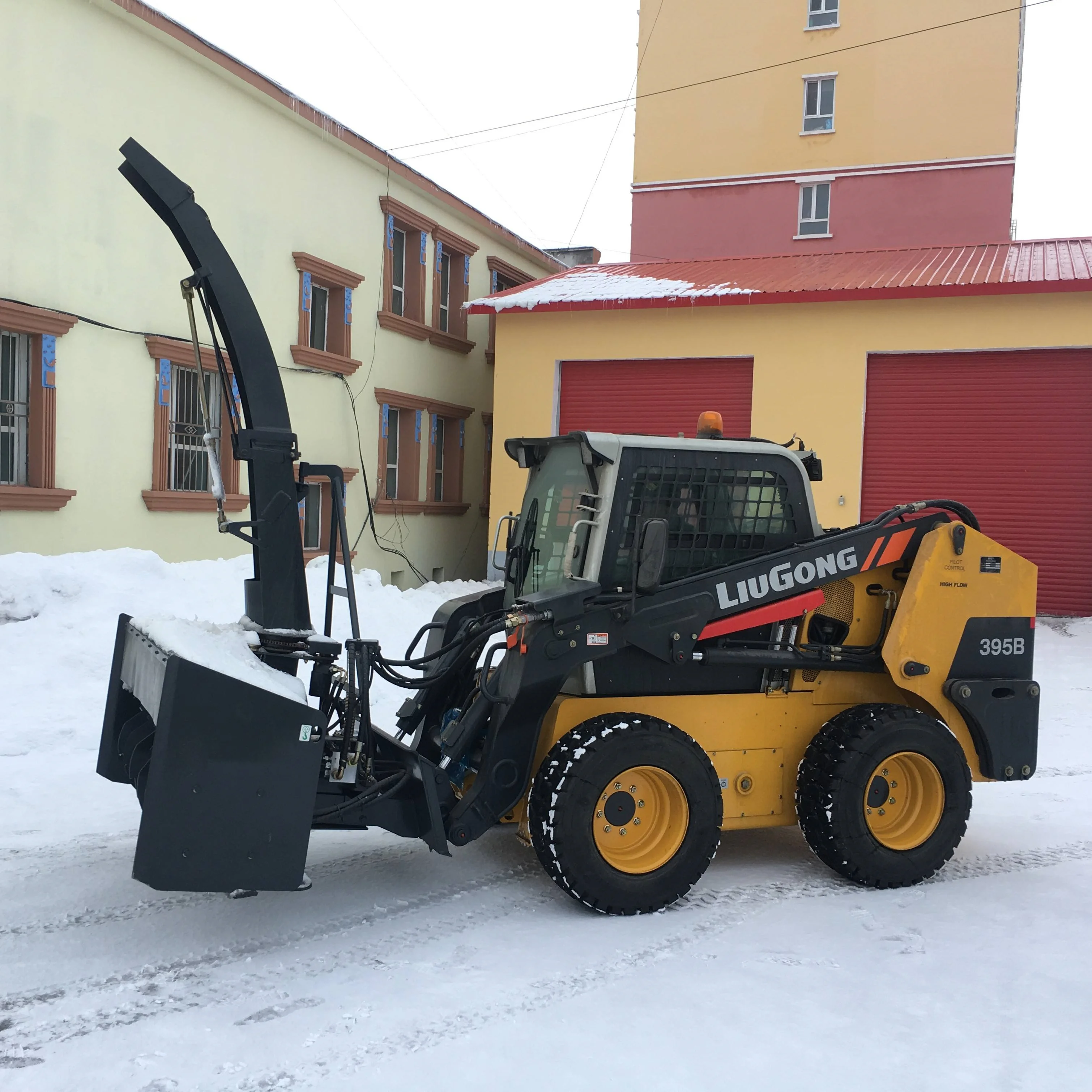 Liugong 395B гибкий Маленький Многофункциональный мини-погрузчик с бортовым поворотом 70 кВт для строительства