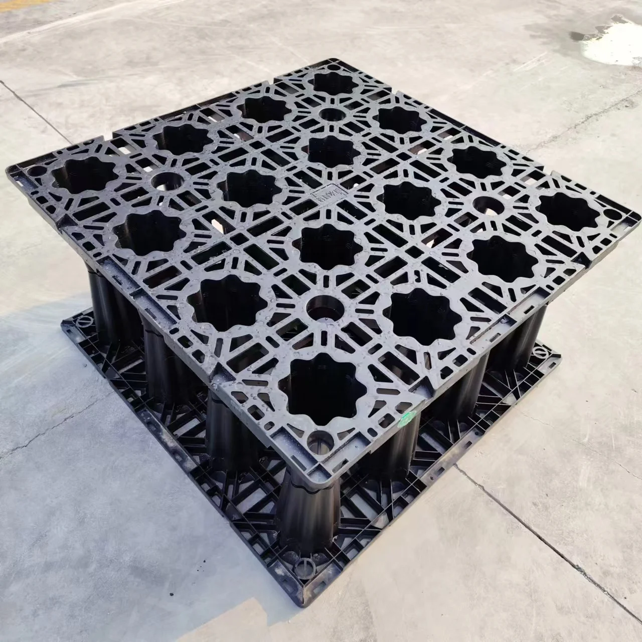 Landscaping garden rainfall collection geocellular modular detention attenuation tank under vehicle driveway and car parking lot