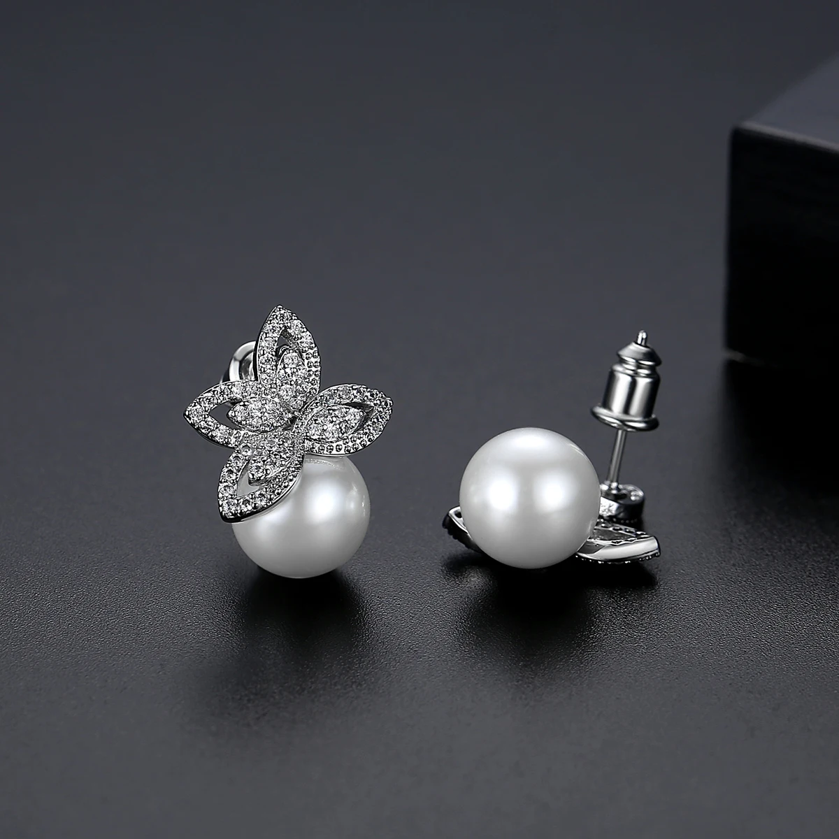 LUOTEEMI Wholesale Free Shipping Hot sale Women Luxury Clear Cubic Zircon Paved Wedding Pearl Earrings For Brides