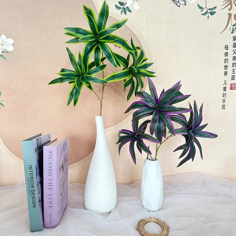 High Quality New Silk Screened Yellow Edge Lily Leaves Green Artificial Plant Indoor Outdoor Christmas New Year Decorations