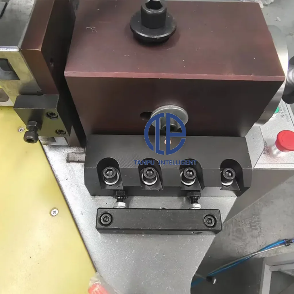 Pneumatic Aluminum Profile Punching Machine For Aluminum Profile Window Making 6 Press Machines