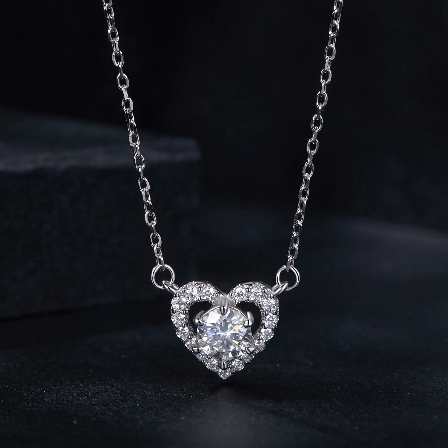 Real D Color 0.5 Carat Moissanite Love Necklace Wedding Romantic Proposal 925 Sterling Silver Heart Shaped Clavicle Chain