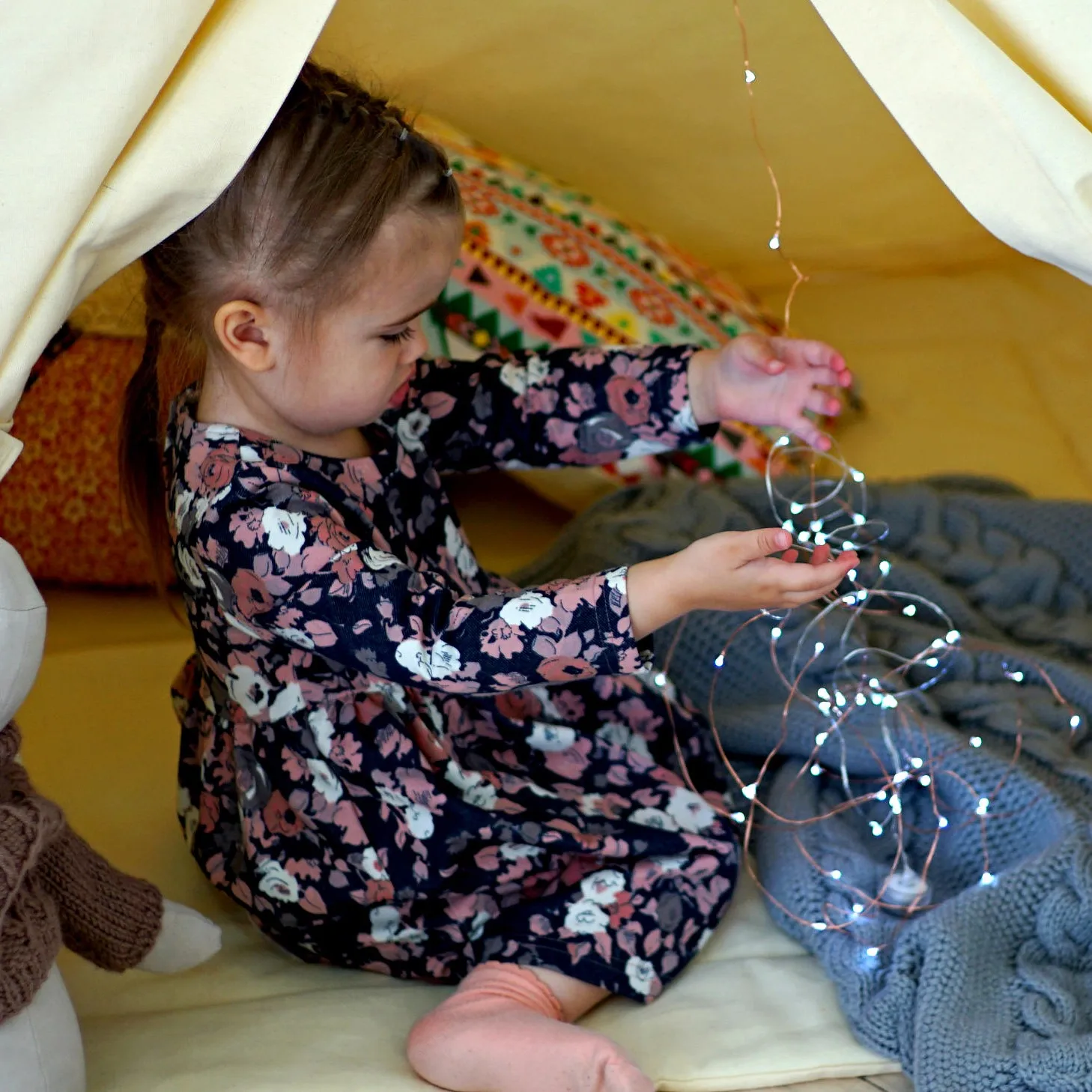 3-8 year old girls playing on party with 100% cotton secure for Girls teepee