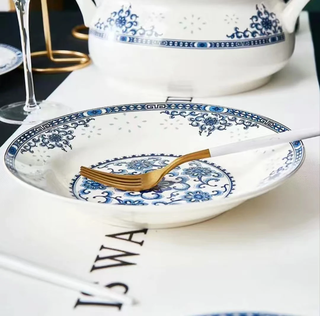 Porcelain Tableware Set Luxury 18-head Blue and White Dinnerware Sets Ceramic Blue Italian Teapot Napkin Rings Set of 4