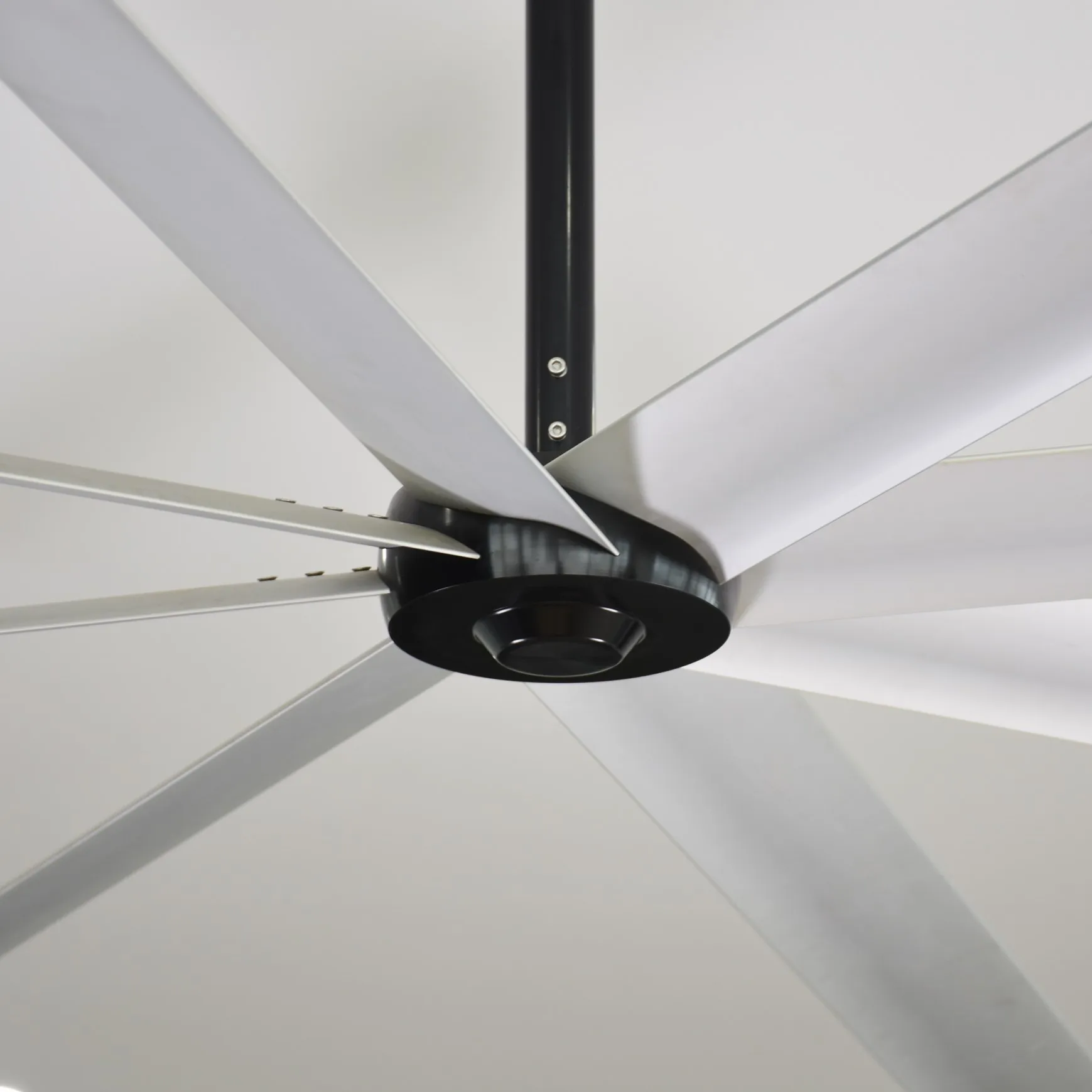 Solar Powered Greenhouse Factory Big Ass DC Fan HVLS Industrial Cooling Fan 10ft Aluminum HVLS Warehouse Large Ceiling Fan