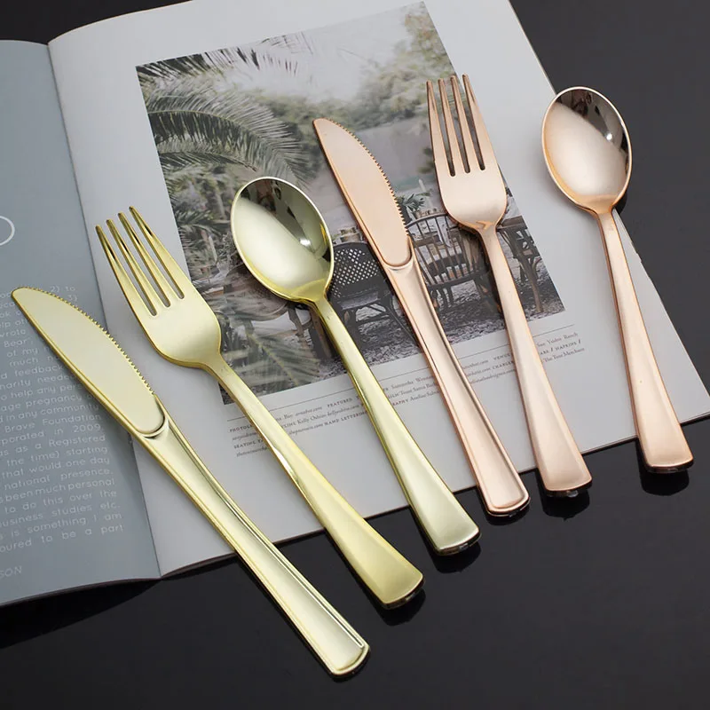 Plastic disposable party supplies kits cutlery disposable cups and round plates disposable tableware for party wedding