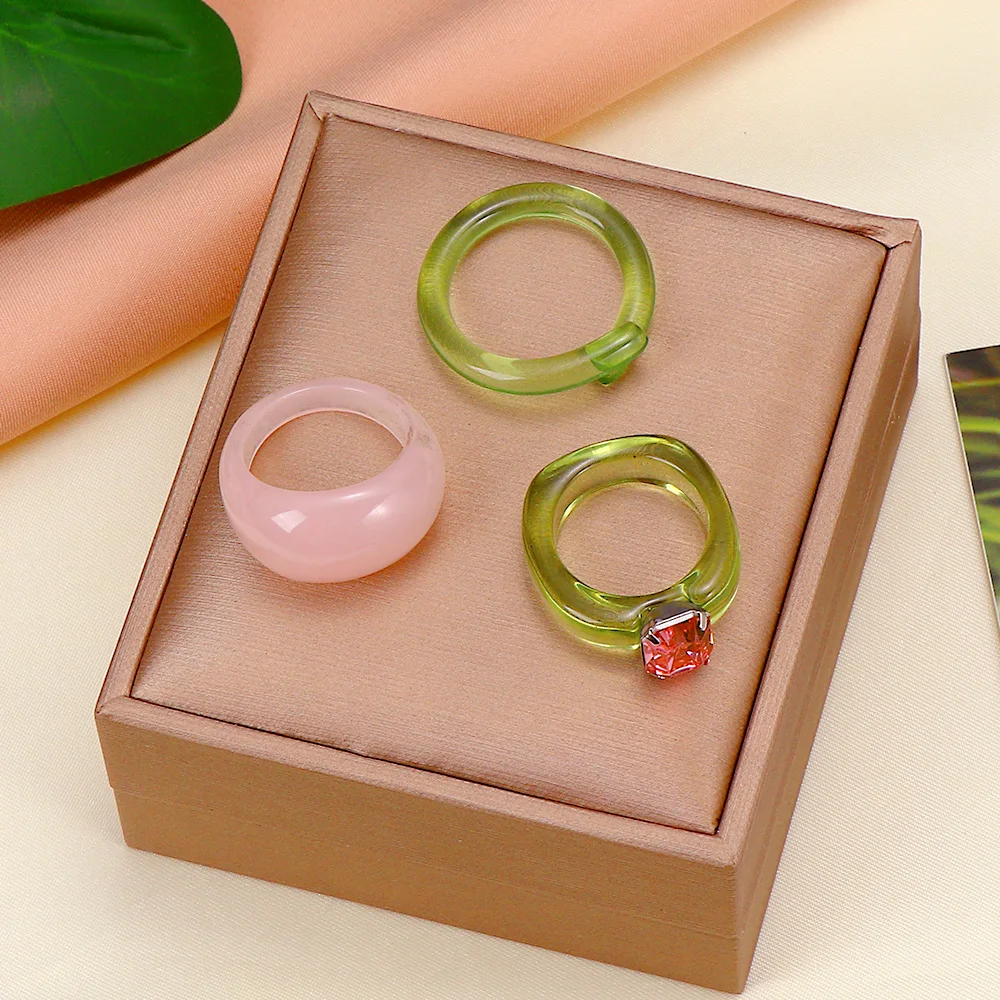 Simple Transparent Resin Acrylic Finger Rings Exquisite Low Price Factory Stock Acrylic Ring For Wholesale Jewelry