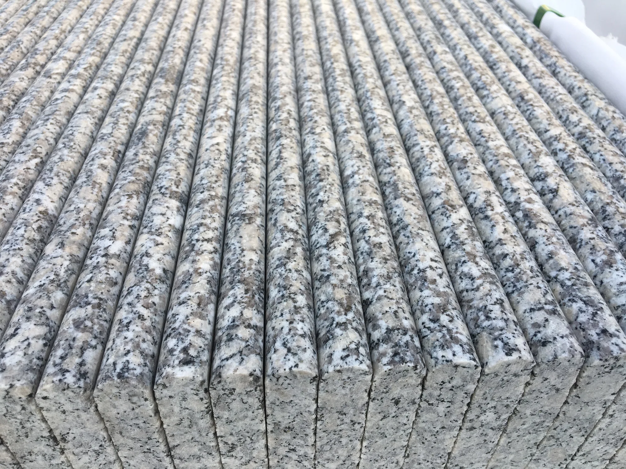 China Cheap Granite G602 G603 Granite Stone Floor Tile White Stone Grey Granite Paving Stone
