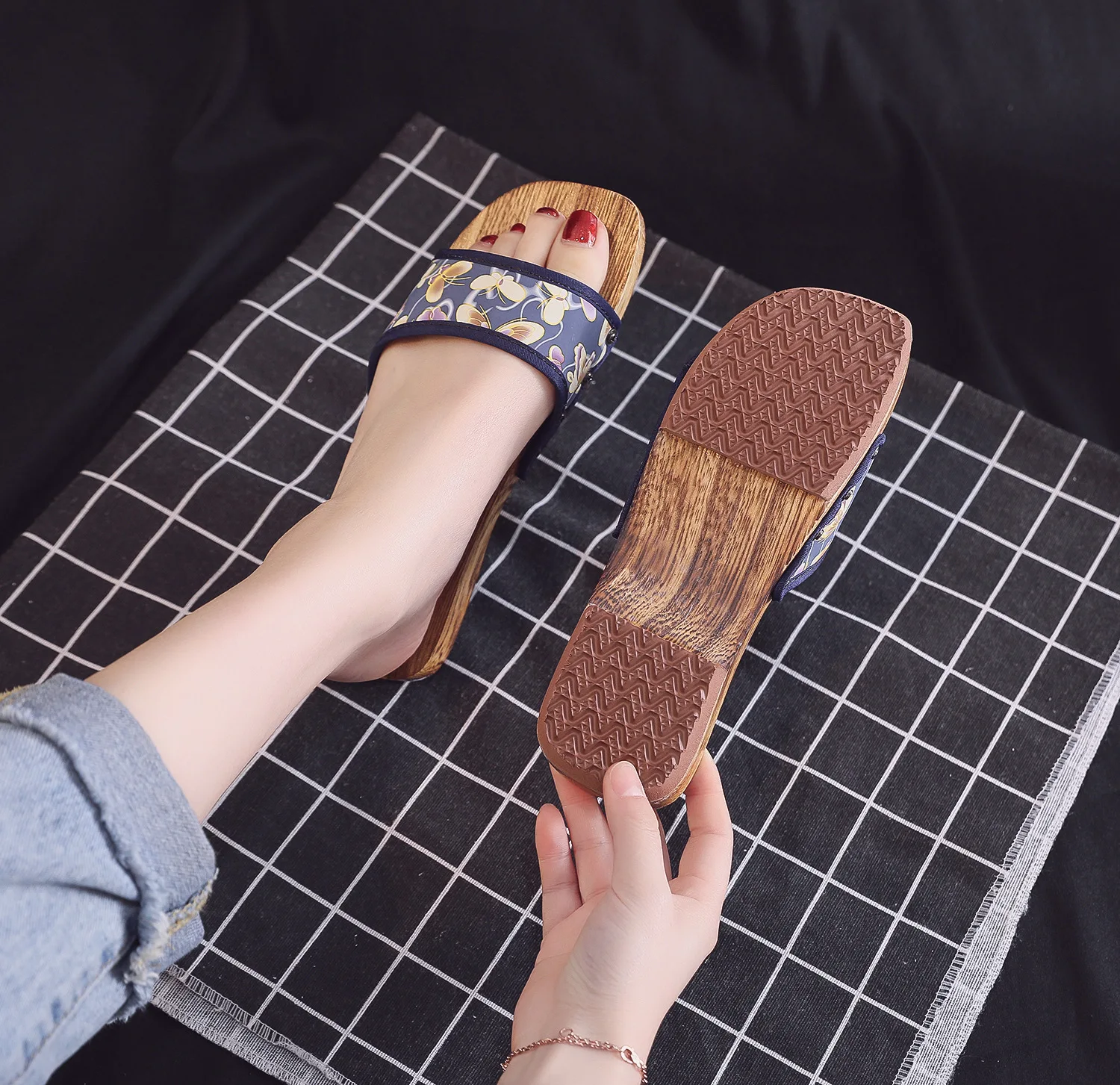 Whole sale How Selling Men and women couples summer wooden shoes clogs