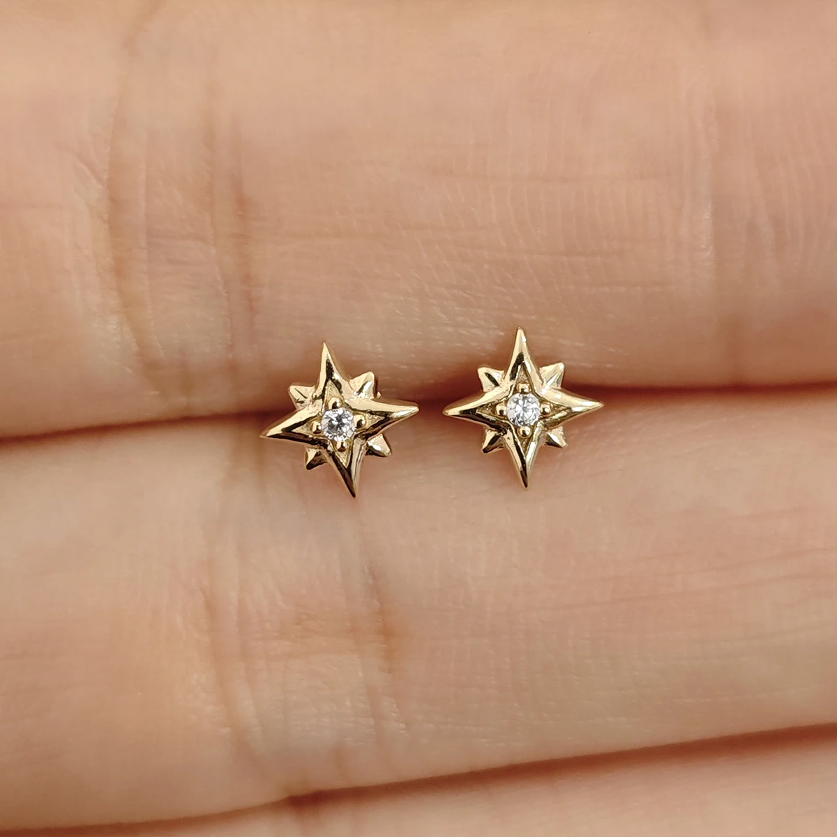 Calendo  Jewelry  14k Solid Gold Bee Threadless Labret  End With Stainless Steel Pin  Piercing Earring  Threadless Top