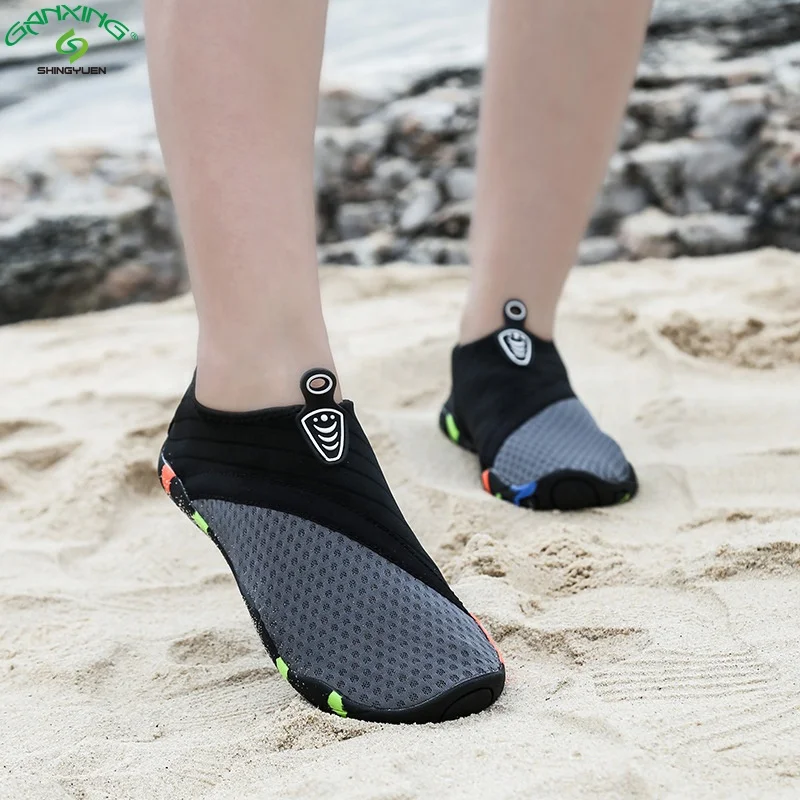 GANXING Wholesale Swimming Shoes Water Sports Sneaker Soft Aqua Barefoot Water Shoes For Women Men Kids