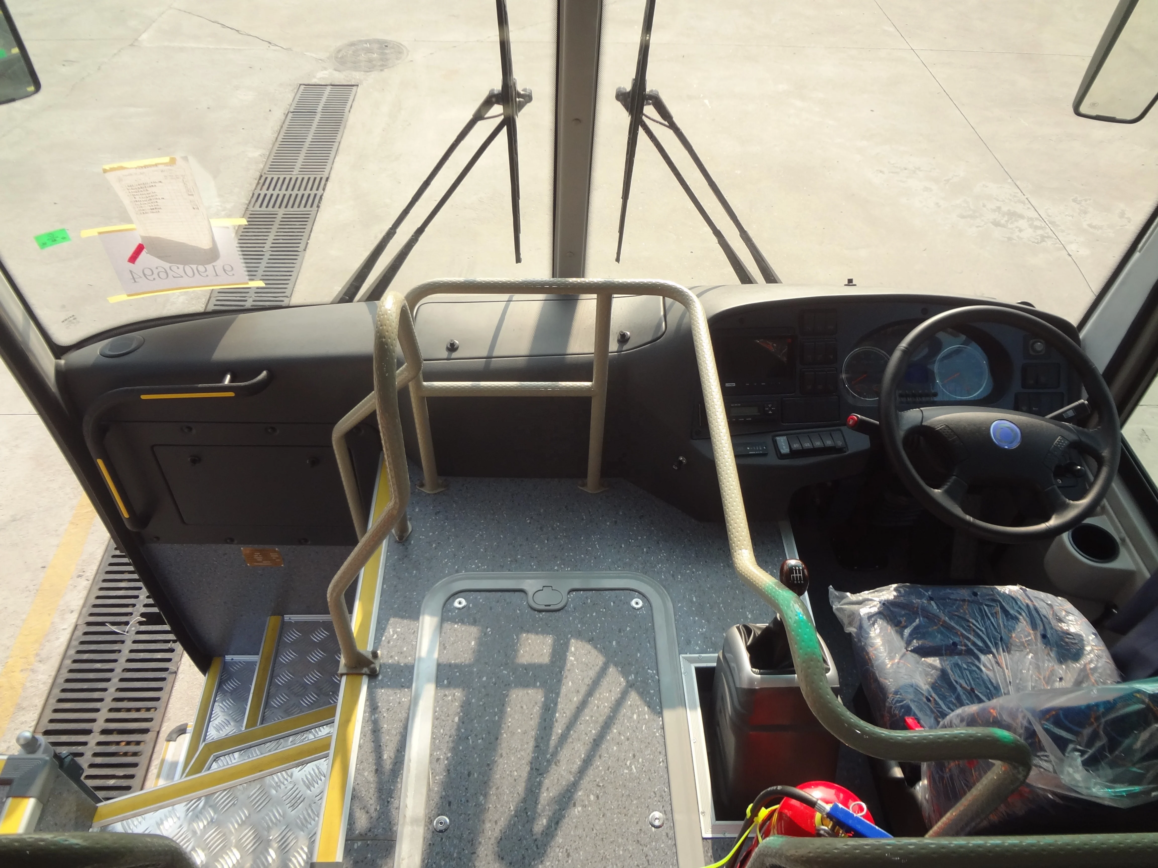 Customized Service Economic Fuel Type 12m 65+1 Seats Rhd Bus 60 Seater Luxury Diesel coach Bus