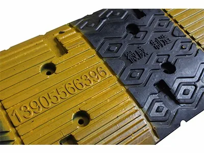 Low price traffic safety rubber speed bump  road block  sleeping policeman silent block
