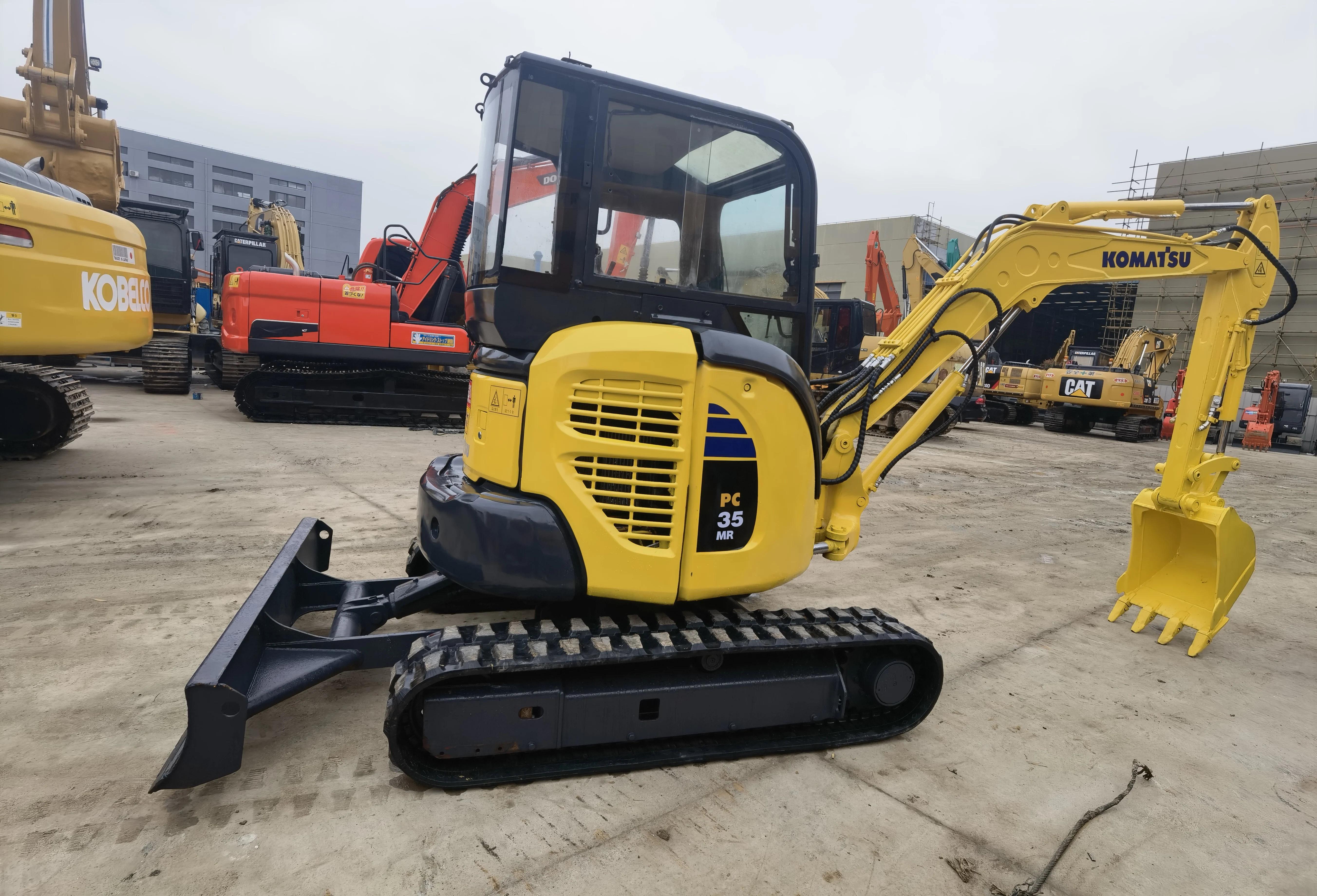 Быстрая доставка и высокая производительность подержаная PC35MR-3 Komatsu Лидер продаж во дворе Шанхая