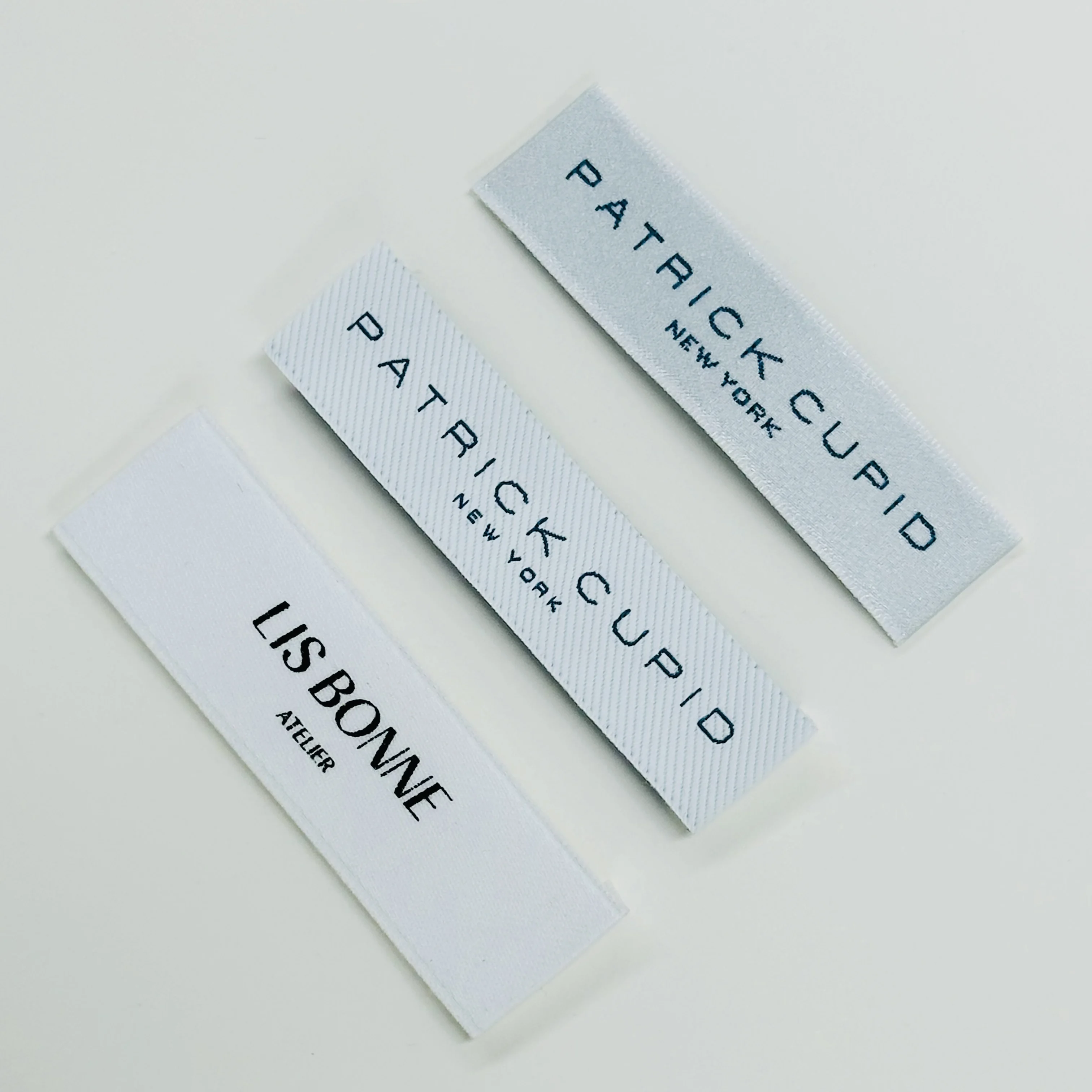 2024 New Fashion Custom Labels For Clothing Brand Logo Woven Labels Custom Garment Tags For T-Shirt