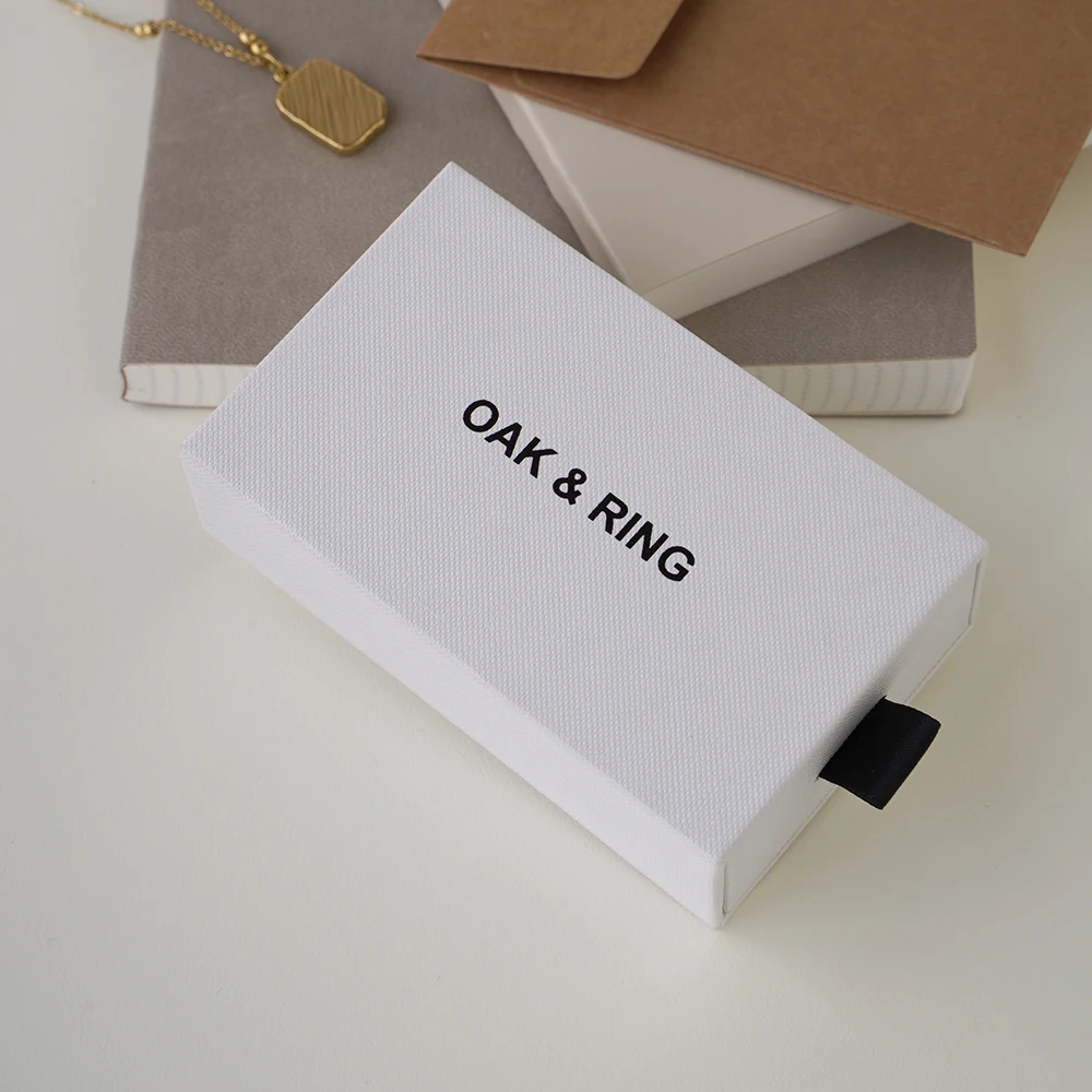 Custom Printing Luxury Cosmetic Magnet Form Insert Rigid White Fabric Linen Pull-Out Mini Paper Mystery Gift Boxes