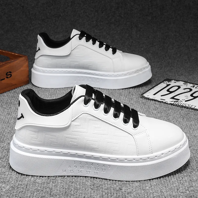 Hot 2024 New Board Shoes Breathable White Casual Trend Lace-up