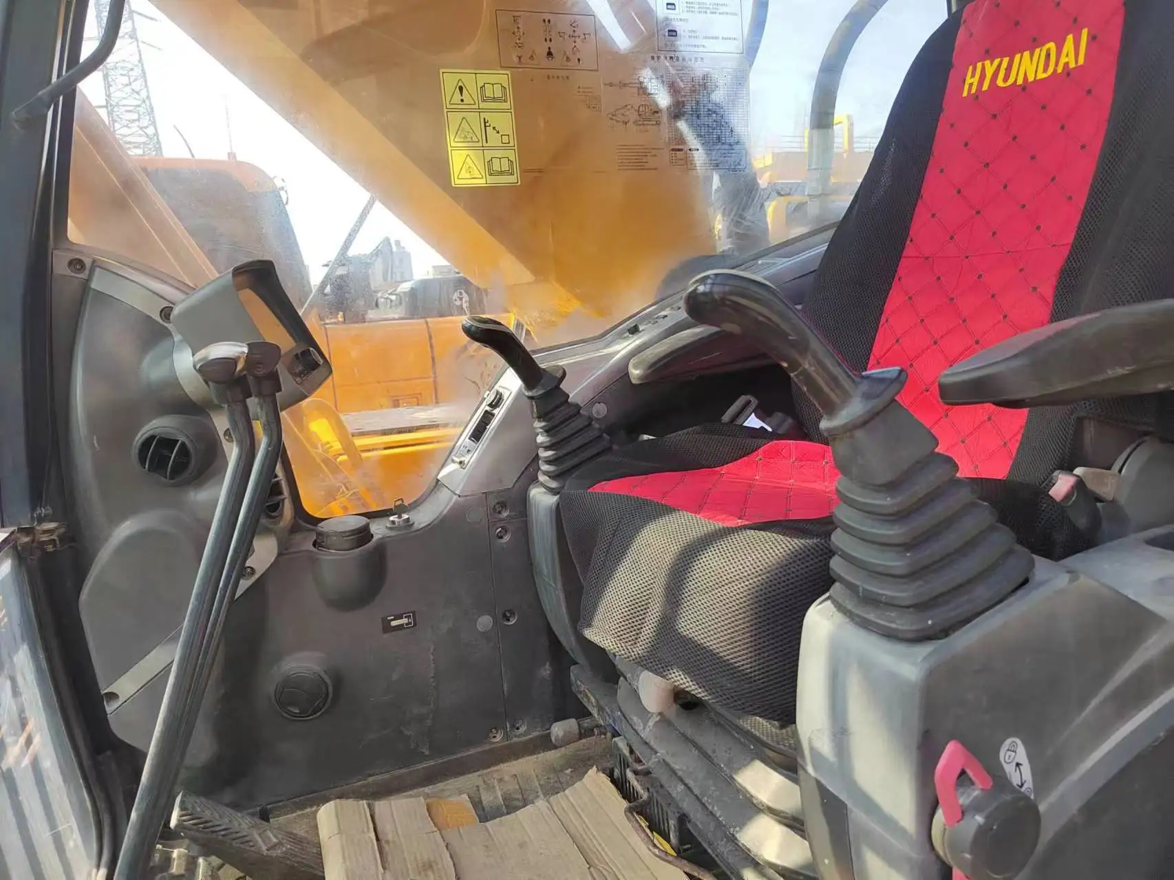 Good Price 30 Ton Used Crawler Excavator Hyundai 305LC-9T Tracked for Sale