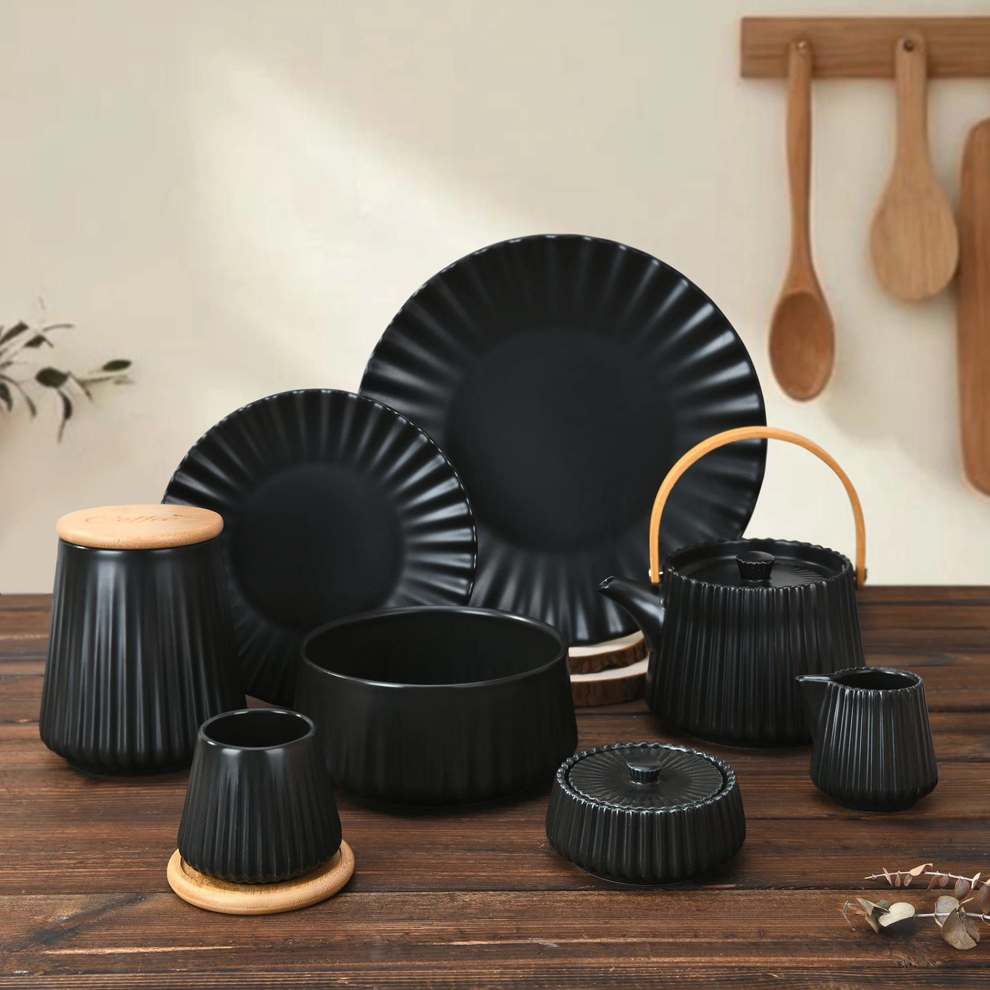Wholesale Rustic Handmade Japanese Style Dinnerware Set Luxury Black Ceramic Dinner Plates Bowls Hotel Restaurant PC Cups