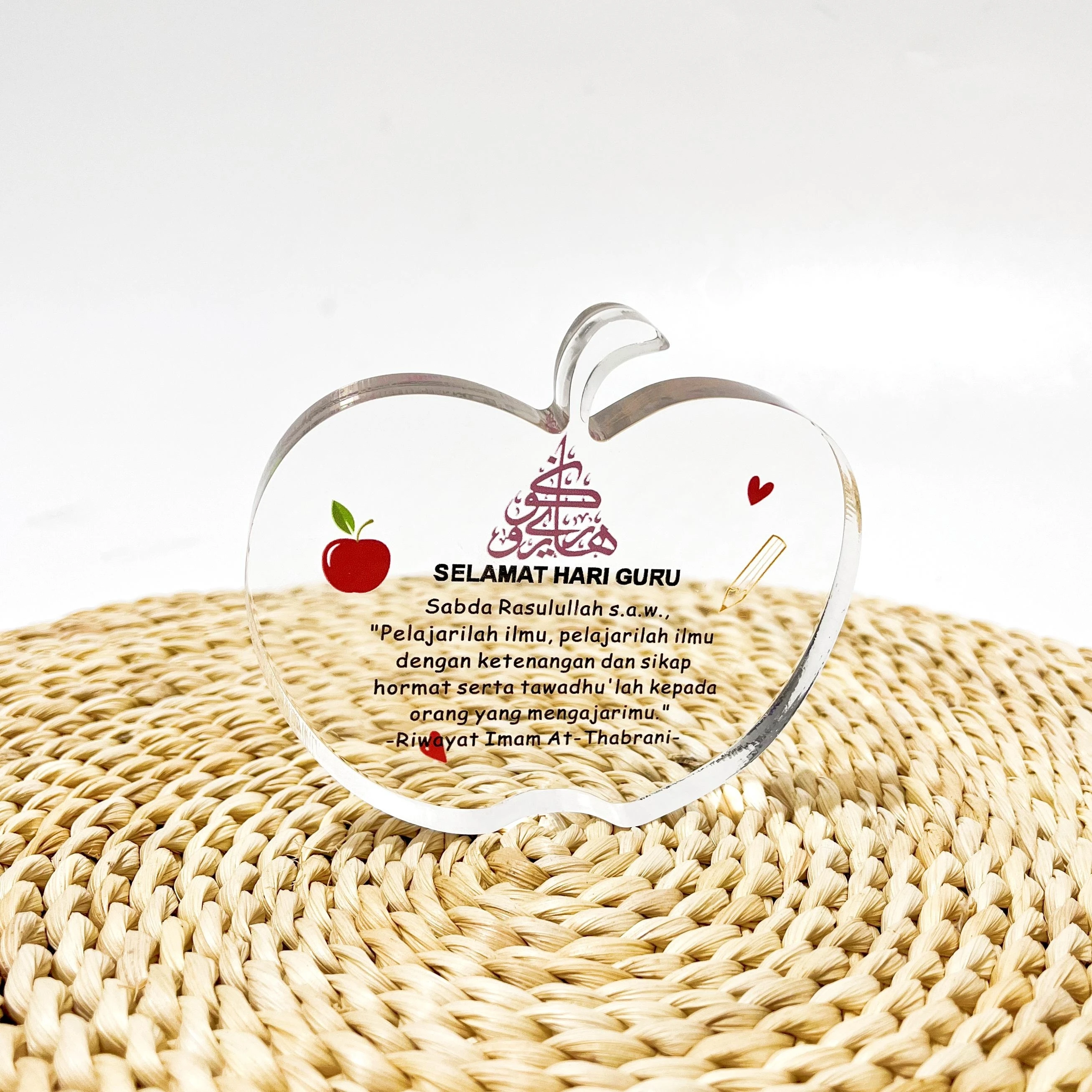 Cute small Apple home decor luxury High Quality Acrylic Transparent Ornaments Apple Shaped Plaque Decorations for Paperweight