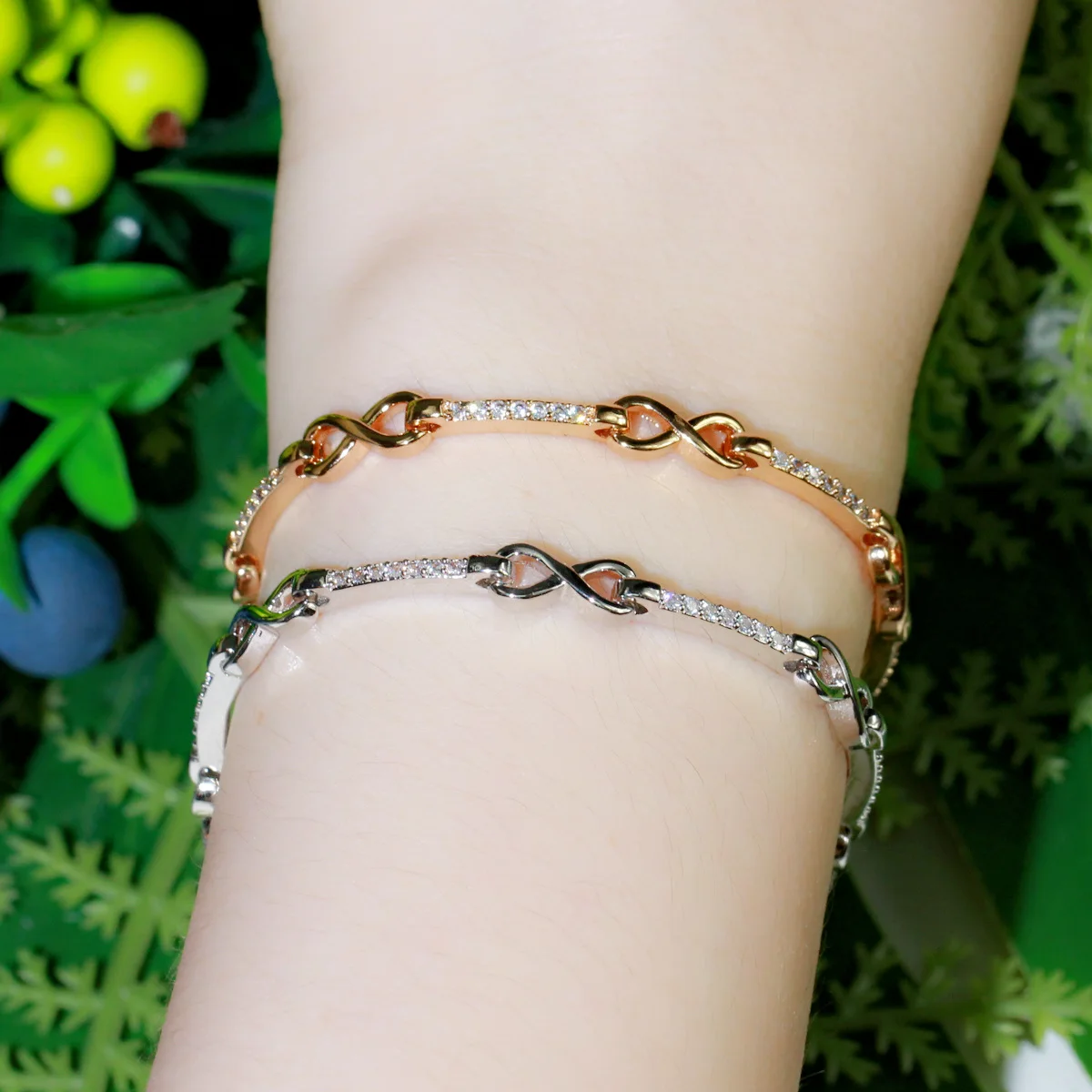 Trendy Shiny White Gold Plated Infinity Micro Cubic Zirconia Crystal Paved Women Bracelet Jewelry Gift for Ladies Bangle