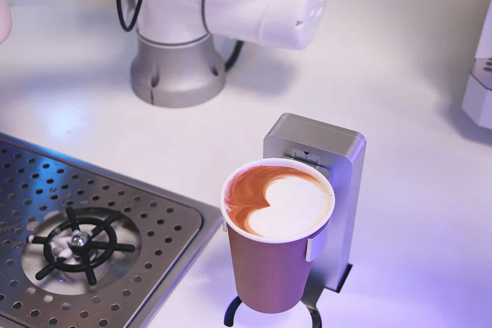 Business Coffee Robot Vending Machine Can Make 3-5types Latte Art