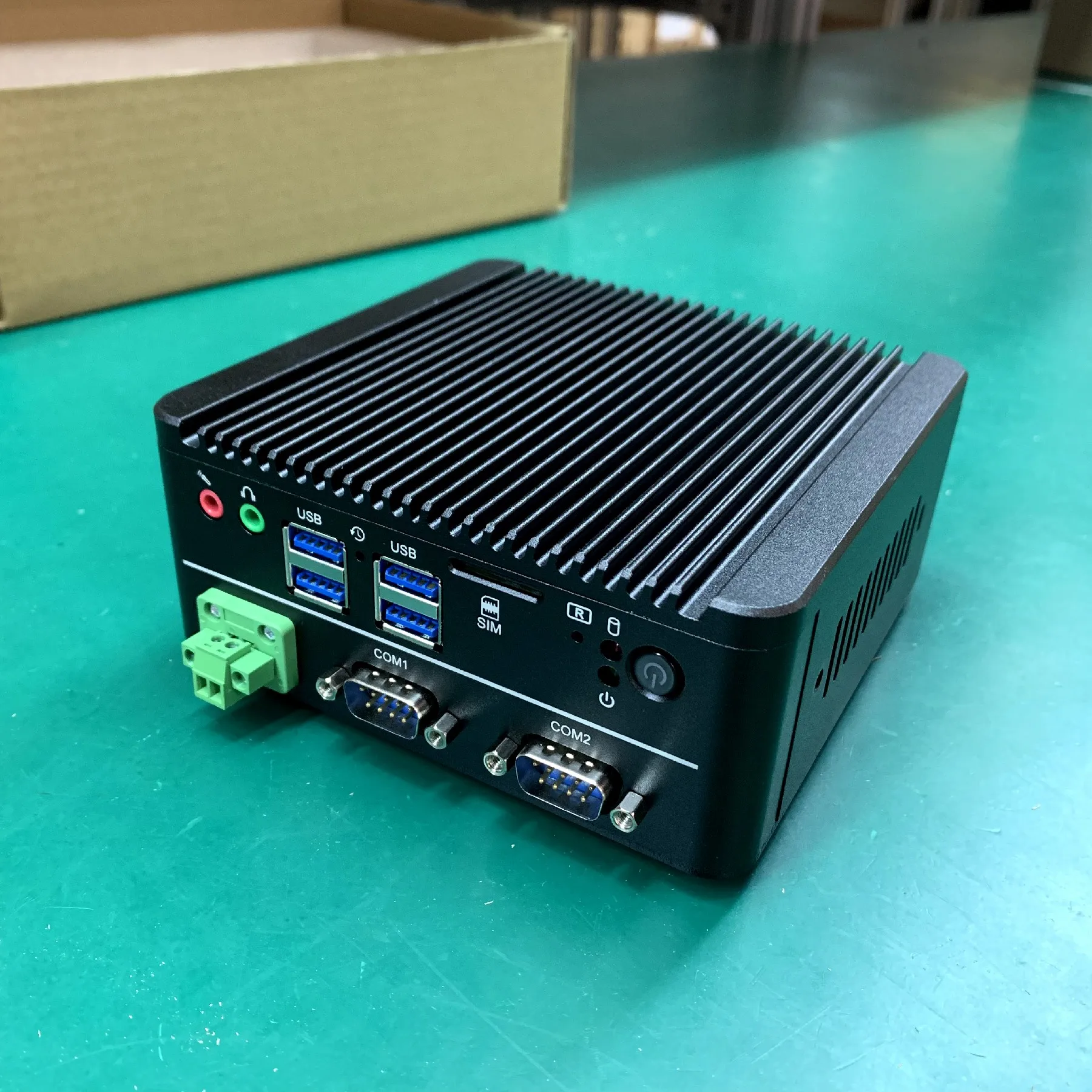 Industrial Fanless Mini PC Celeron J4125 Core Dual LAN 2*COM HD MI WIFI Windows 10 Computer minipc with Phoenix Connector Ports