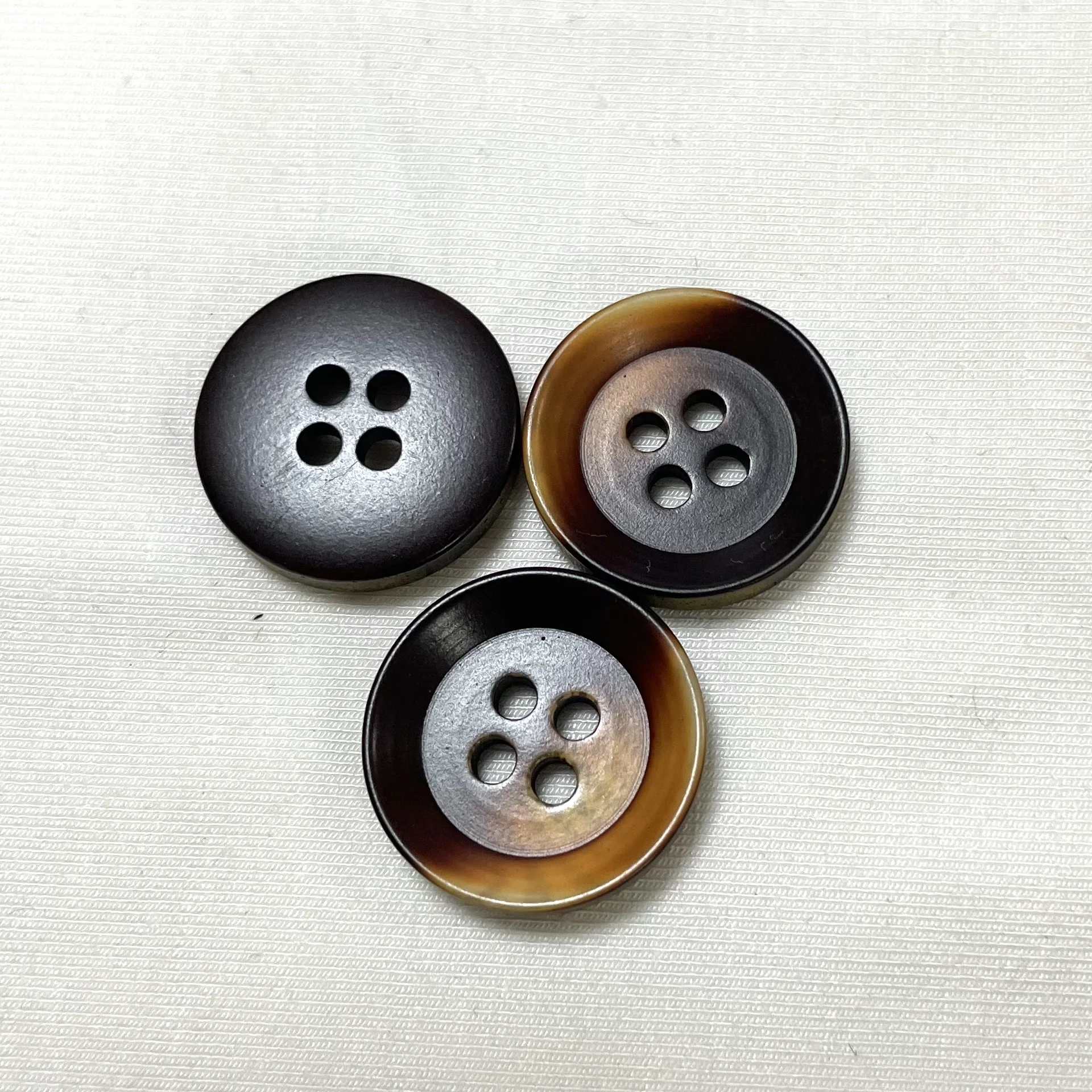 Factory Wholesale Custom Logo Fashionable 4 Holes Resin Button For Clothing