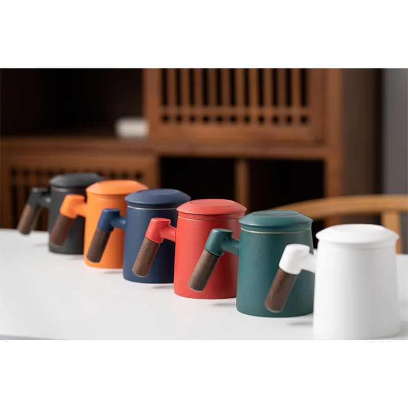 Wholesale high quality custom coffee milk ceramic cup with wooden handle and lid as a gift for Christmas