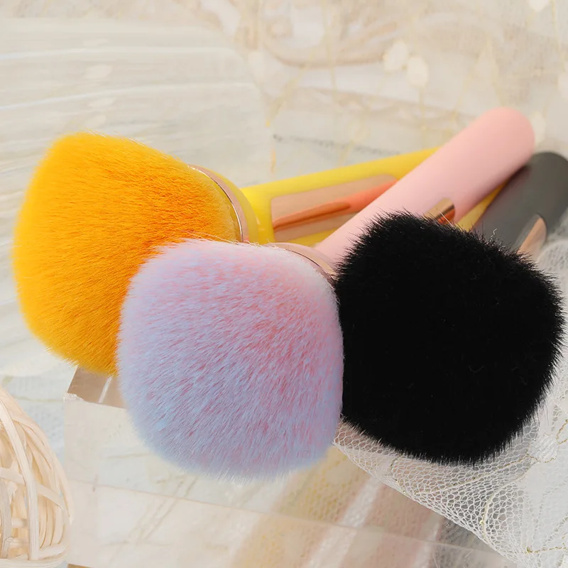 2023 Hot Sell Big Round Head Nail Brush Duster Makeup Supplies Brushes