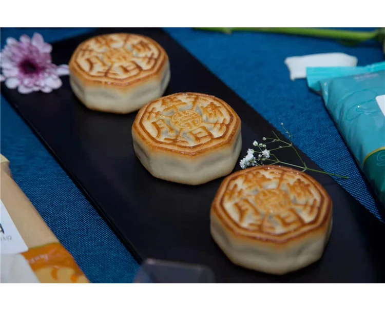 Delicious Mooncakes Liquid Creamy Custard Mooncakes Bulk Mid-autumn Mooncakes