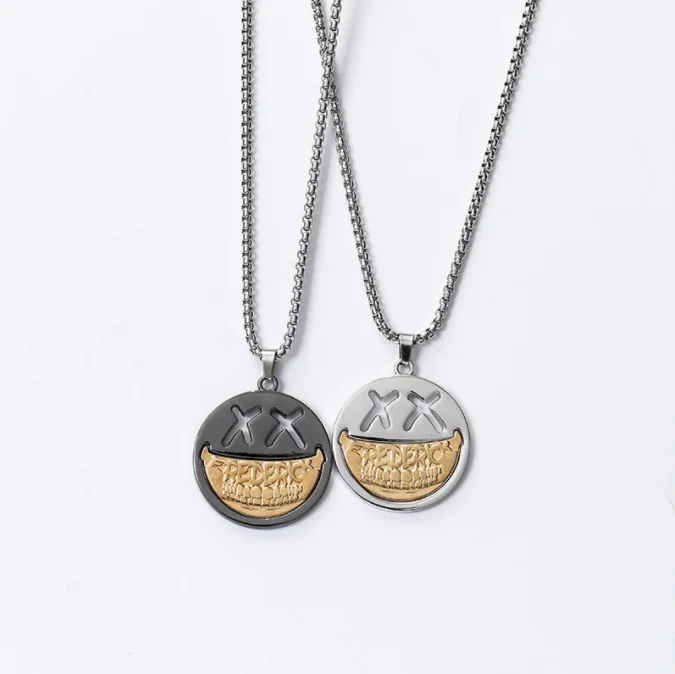 Dark pop style skull smiley face necklace hip hop artist metal trendsetter men and women with titanium jewelry
