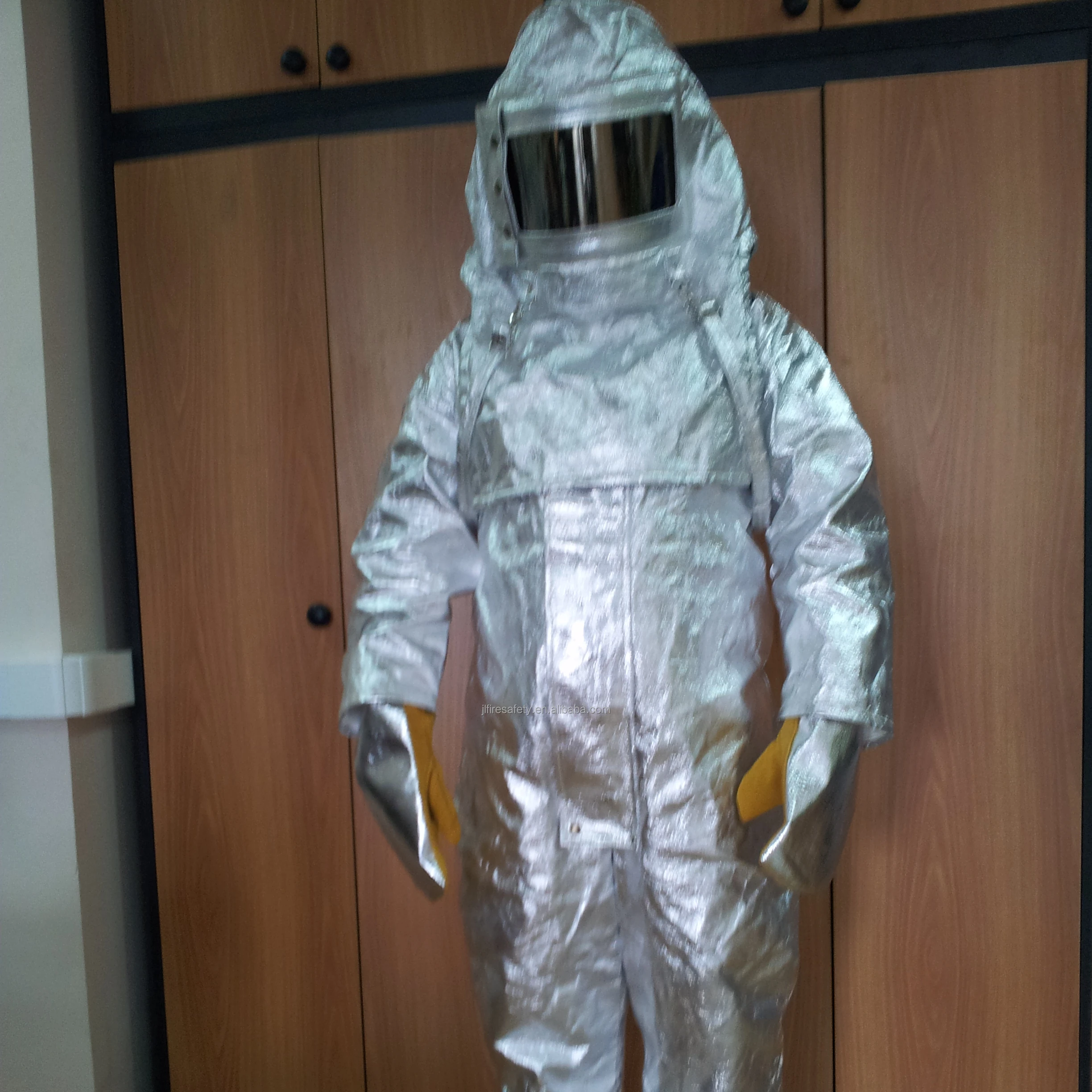 Wholesale Factory Fireproof Heat Resistant Aluminum Suit for Firefighter
