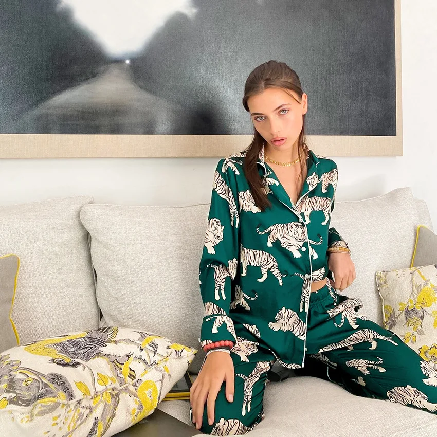 2021 Elegant pajamas with white tiger animal print Silk Pajamas For Women Set