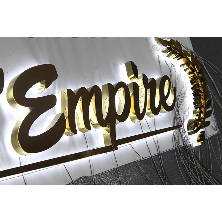 
 Персонализированная светящаяся металлическая мини-надпись, фасадная неоновая подсветка, персонажи рекламного щита  