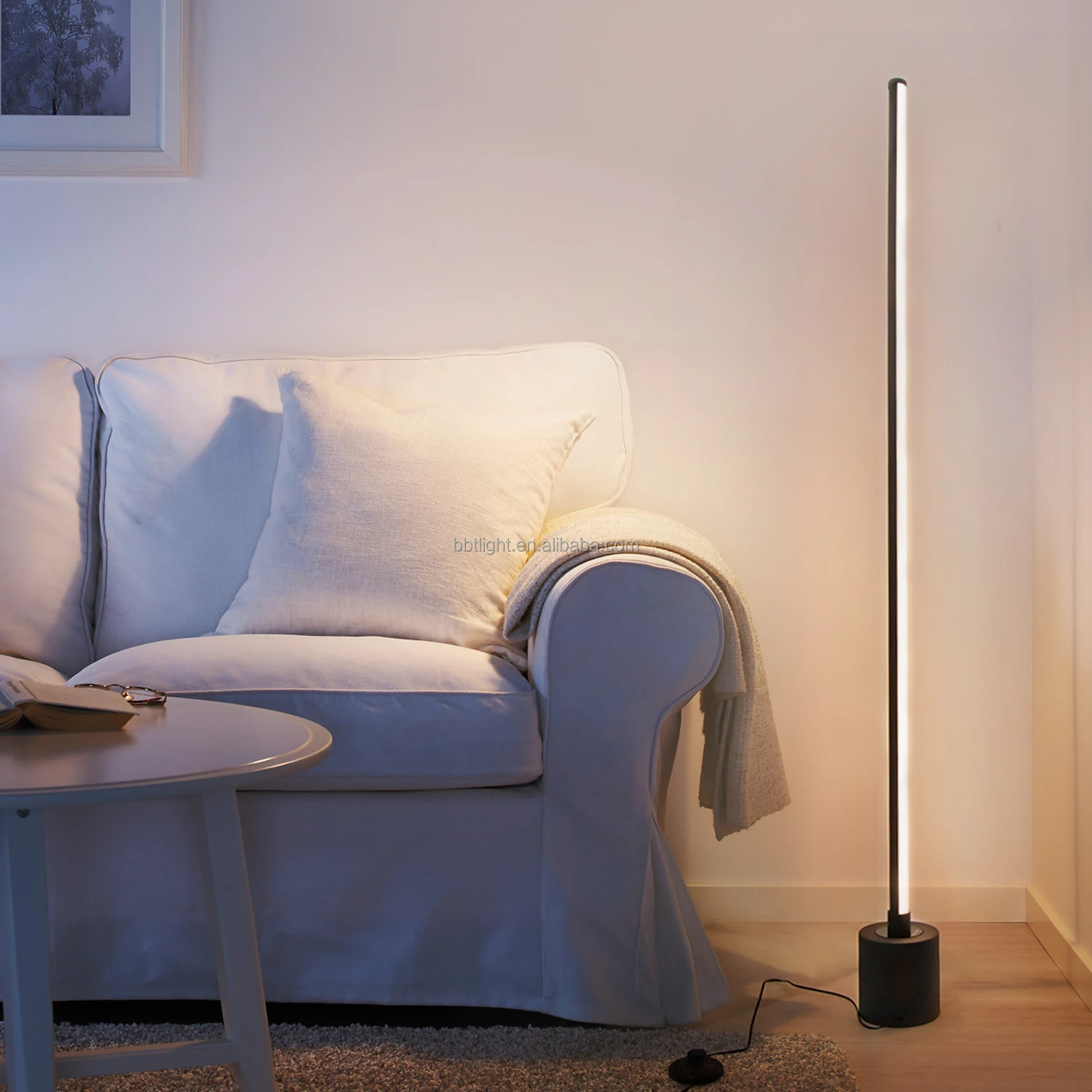 Hot Selling Northern Europe Simple RGB Corner Floor Lamp with Remote Control for Home Hotel Bar