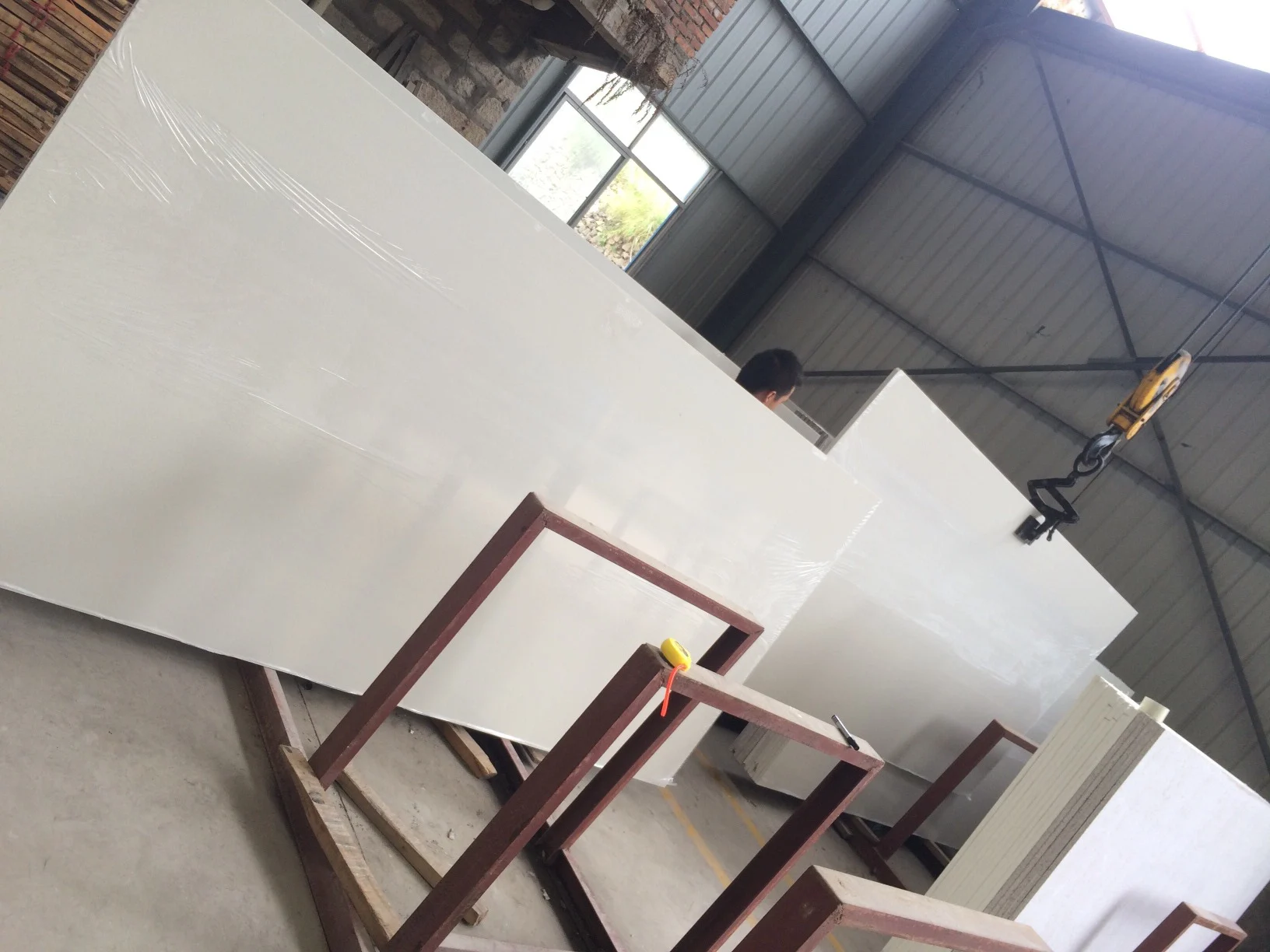 Wholesale Cheap Laminated red quartz countertops