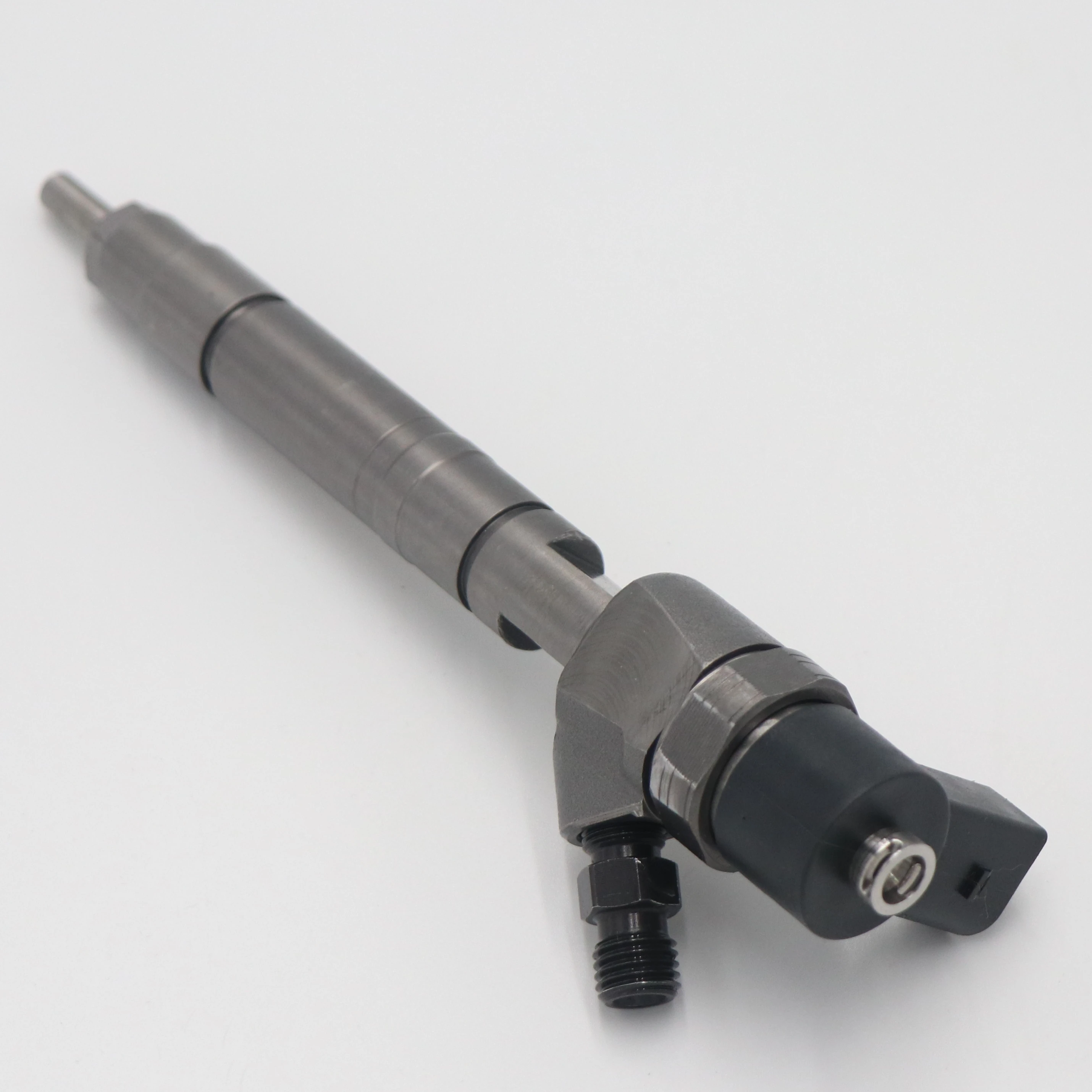 High quality common rail fuel injector for Bosch 0445 110