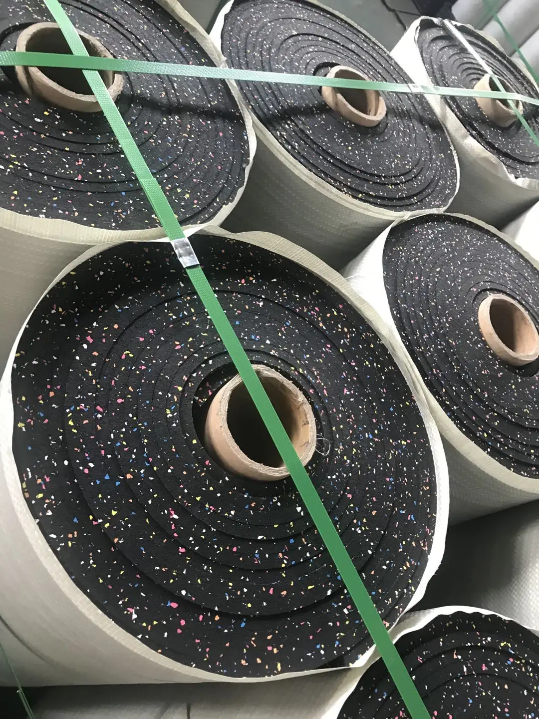 Резиновый коврик EPDM низкая цена прочный резиновый настил для фитнеса и спортзала