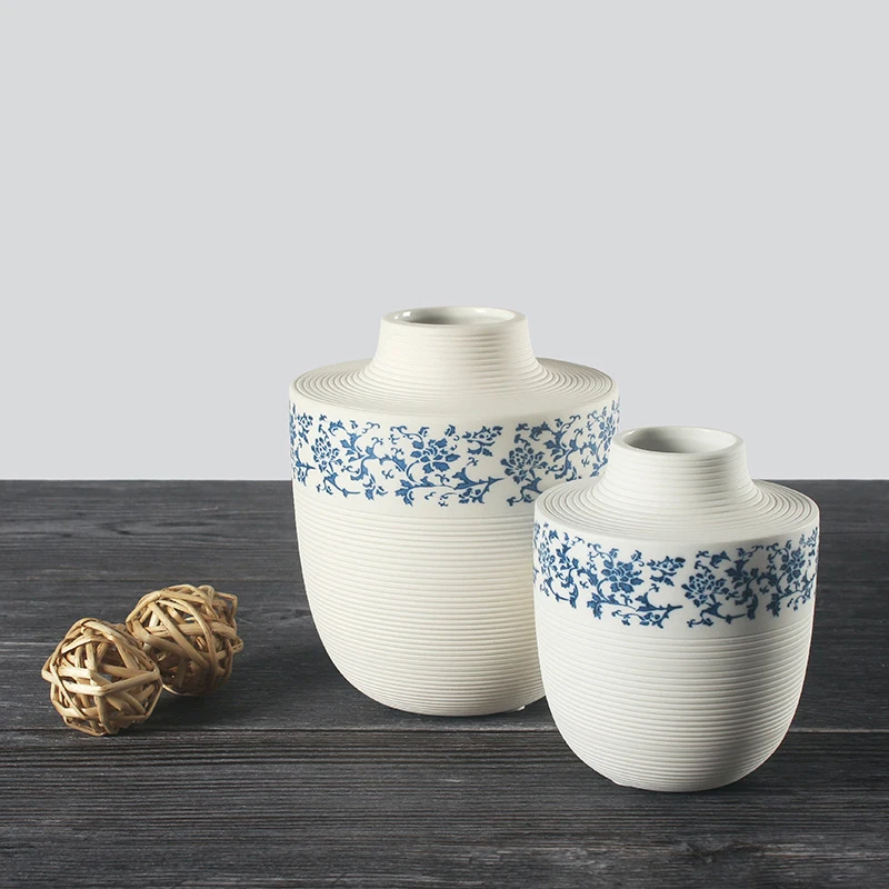 Custom Modern Porcelain Vase Chinese Blue And White Ceramic Home Decor Flower Vases Wholesale