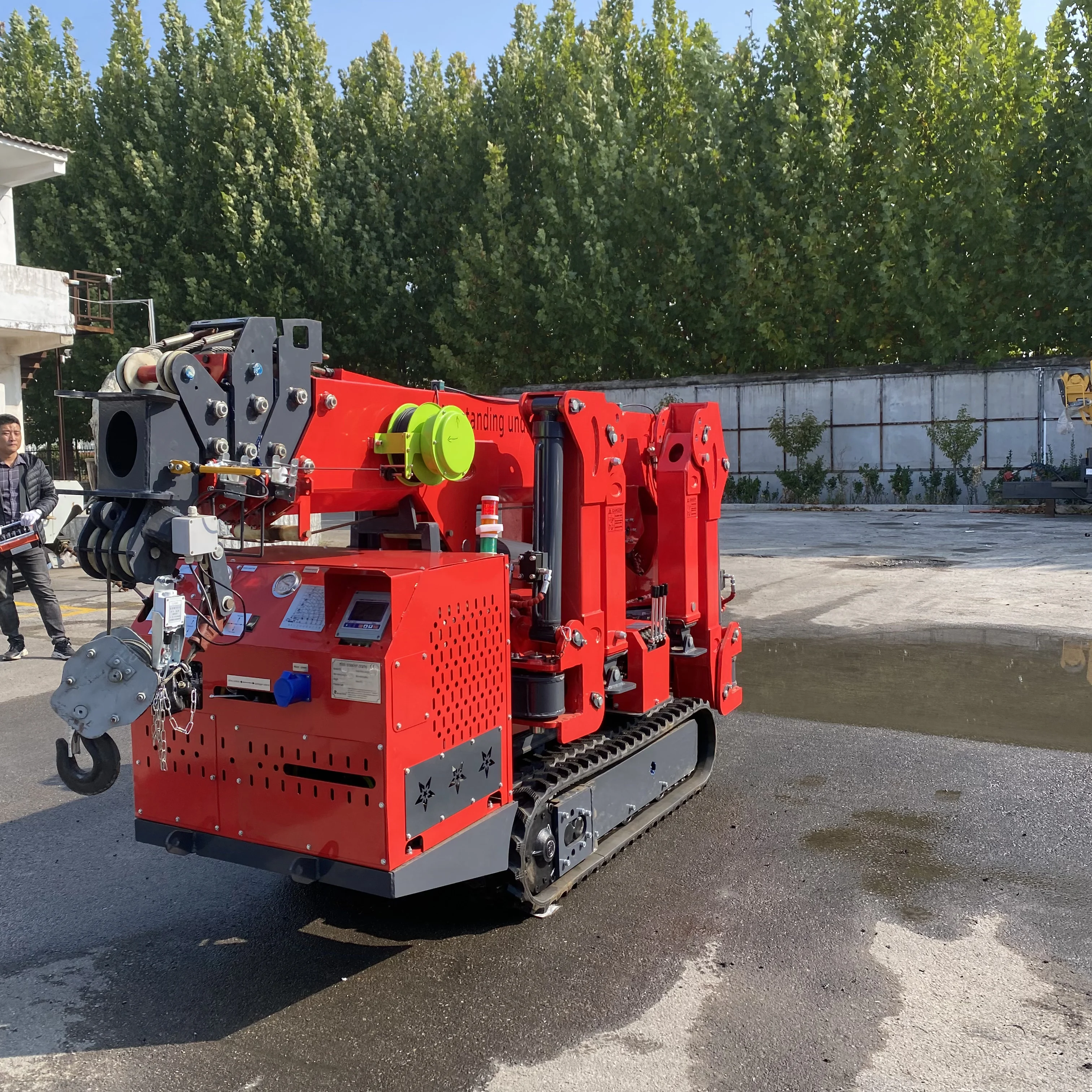 3T Spider Crane Lifting New Hybrid Construction Site Crane Oil Electricity Dual Power Engine Motor Core Components