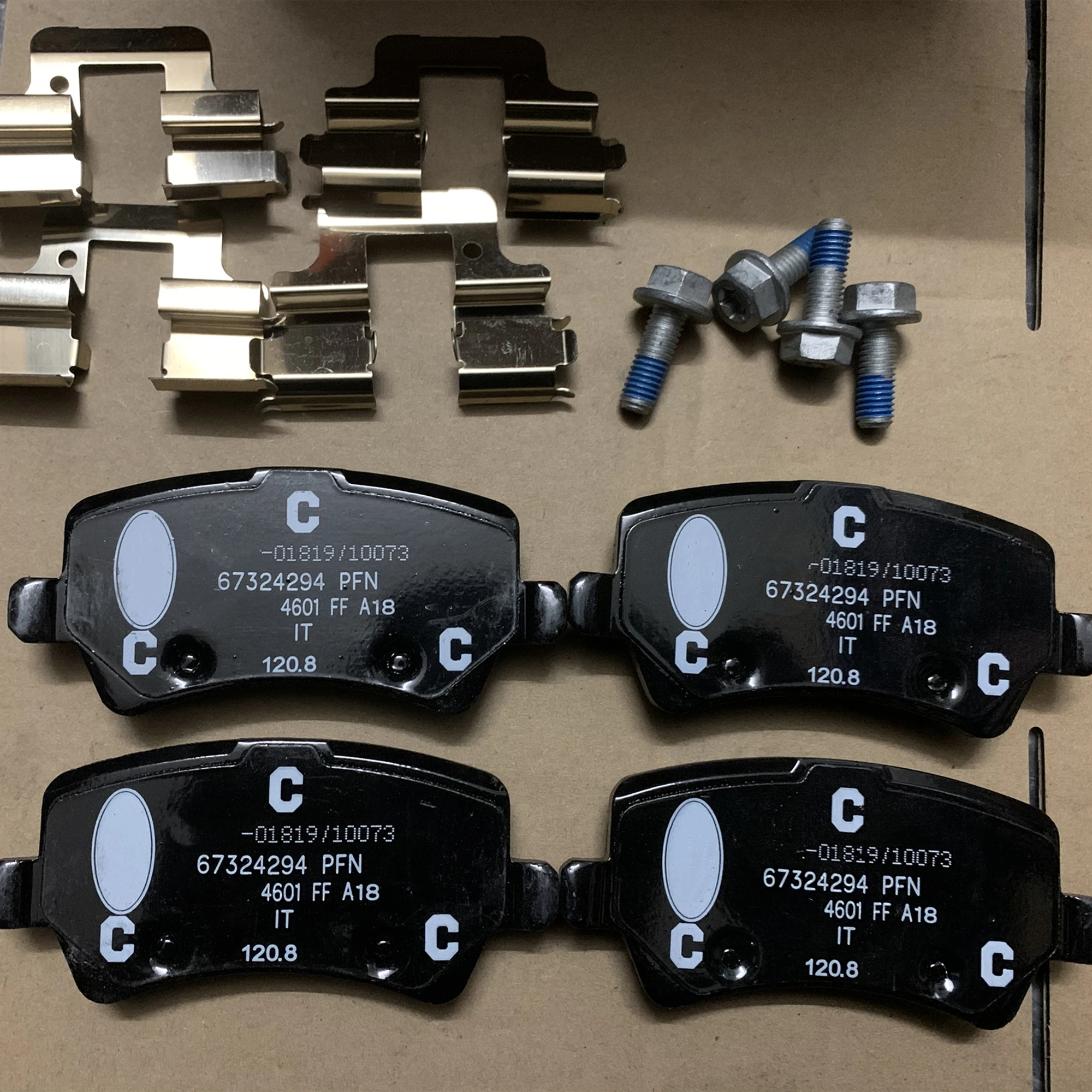 OE SECOND-TIER SUPPLIER  BRAKE  PAD FOR RANGE ROVER EVOQUE/VOLVO S60 S80 V60 (D1307) LR043714/LR043285/30671574