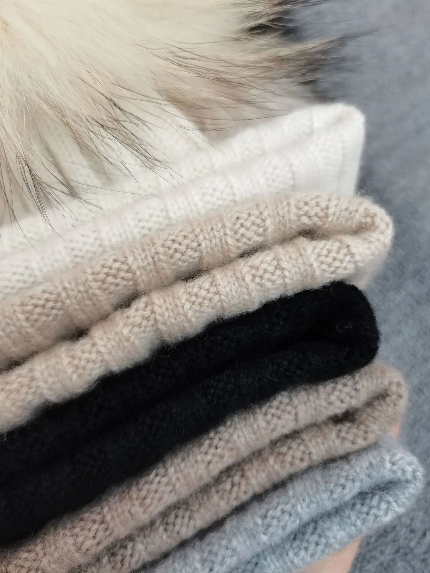 Custom Women Ladies Winter Warm Knitted Fashion GOAT CASHMERE wool Hat with Large Genuine Real Fox Fur Pom