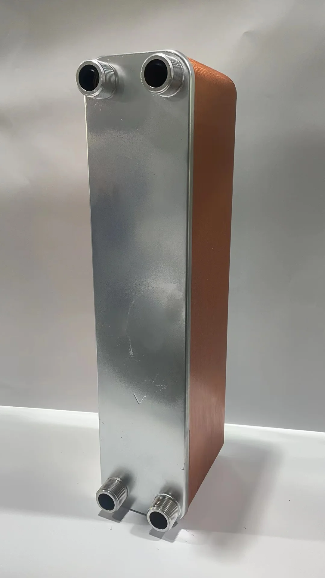 Oil to Water Brazed Plate Type Heat Exchanger for Cooling Mineral Oil in Computer Server Room