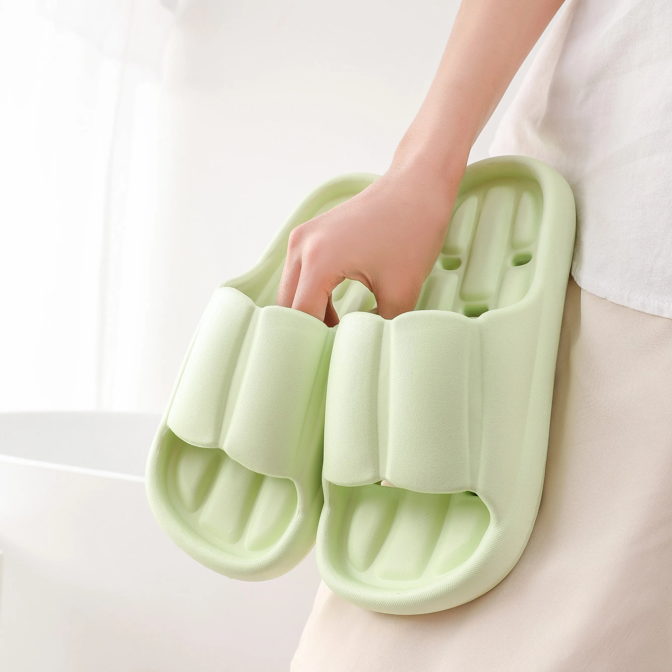 Fashion Thick Soft Bottom Slides Bed EVA Slides Slippers for Shower Bathroom Women and Men